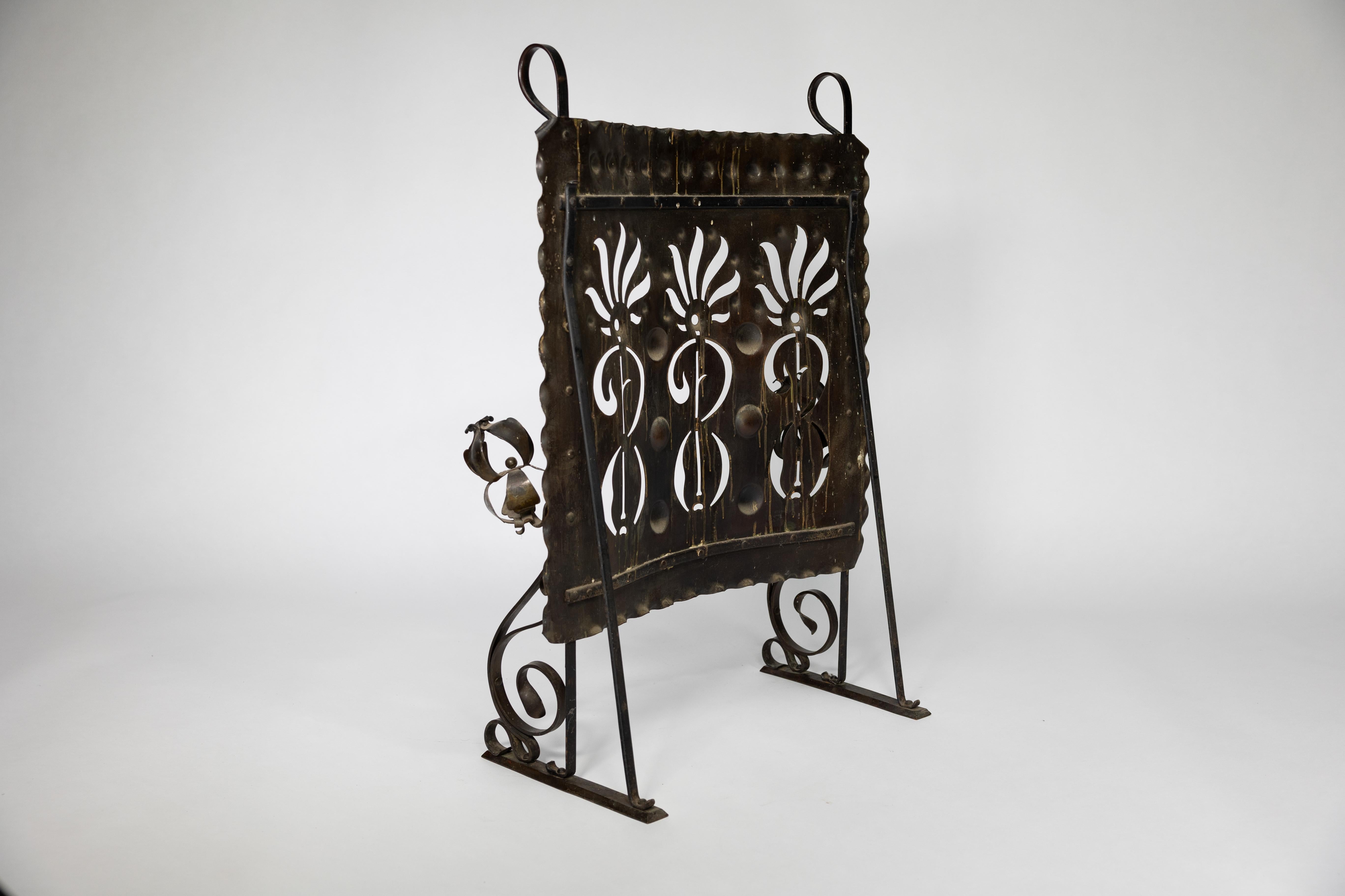 Liberty & Co. An Arts & Crafts wrought iron & copper pierced floral firescreen. In Good Condition For Sale In London, GB