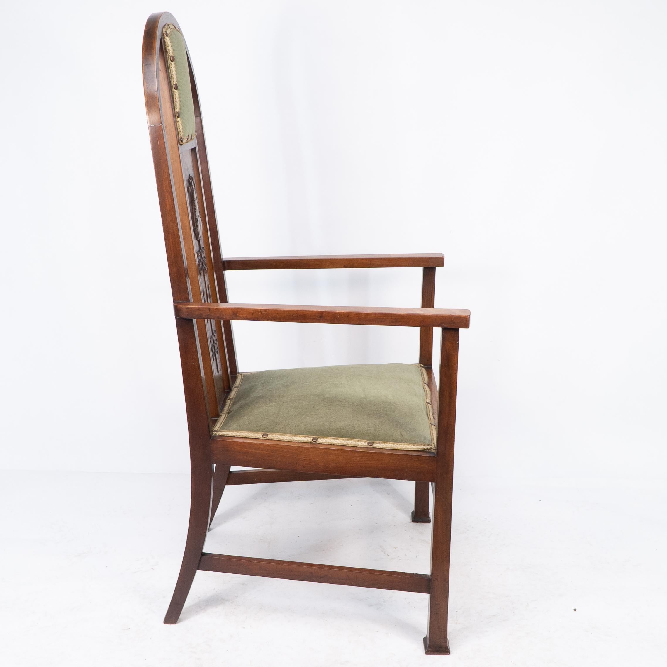 Liberty and Co attri, A Pair of Arts and Crafts mahogany and Inlaid Armchair In Good Condition For Sale In London, GB