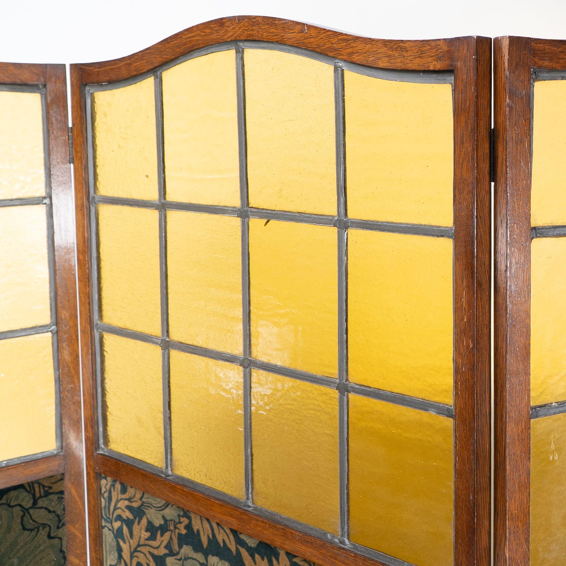 Liberty and Co (attributed). A good three fold screen In Good Condition In London, GB