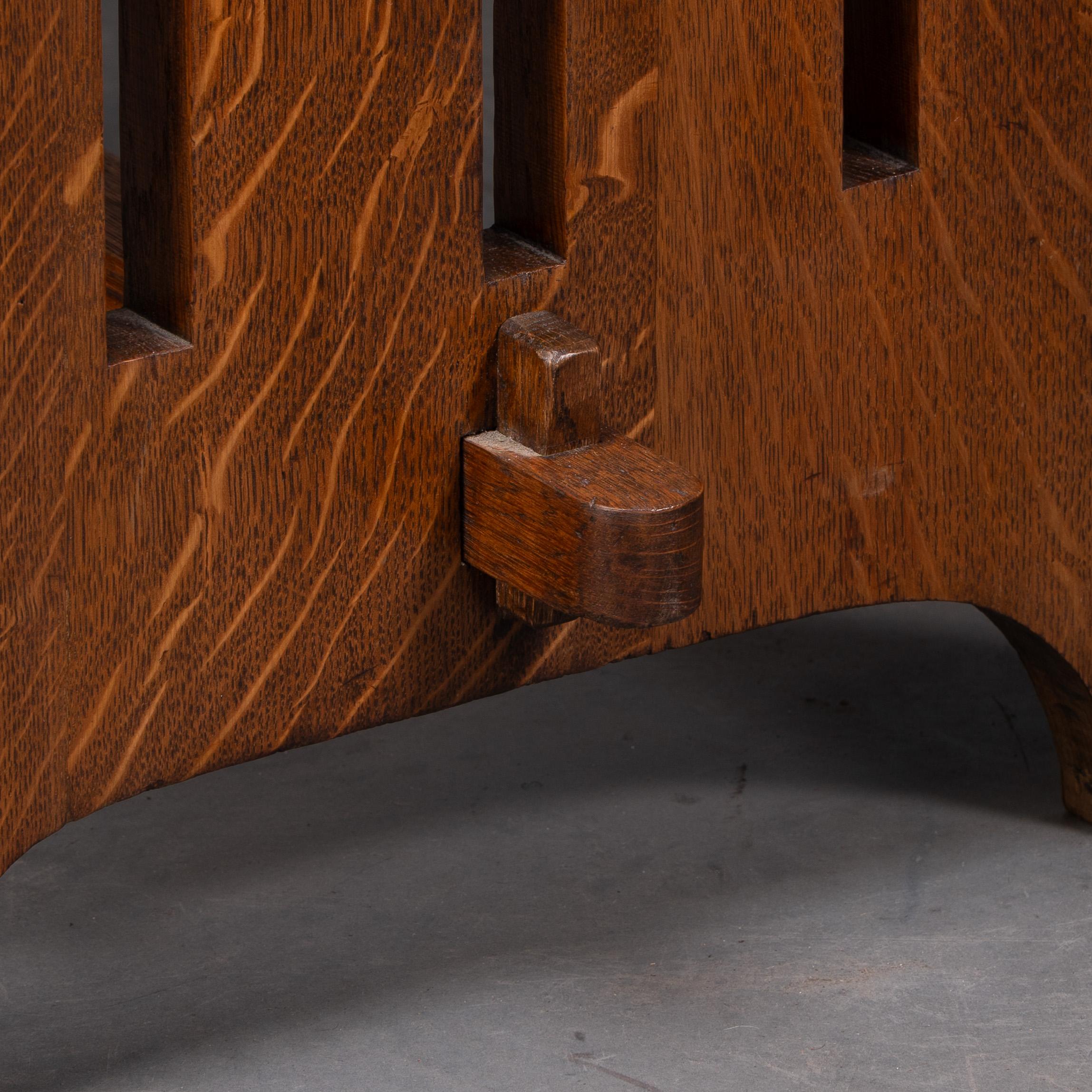 Liberty and Co (attributed). A small Arts and Crafts oak dining table For Sale 6
