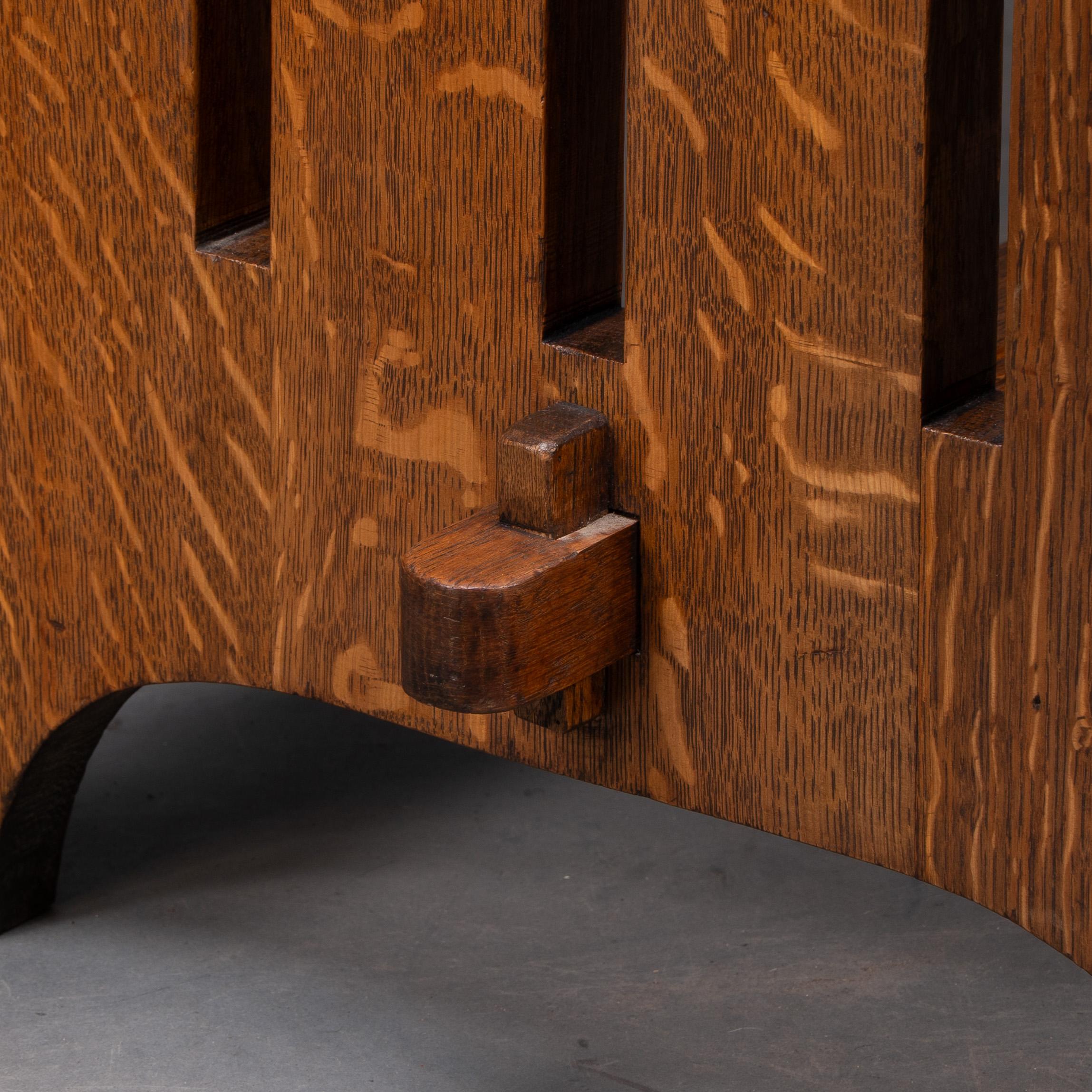 Liberty and Co (attributed). A small Arts and Crafts oak dining table For Sale 7