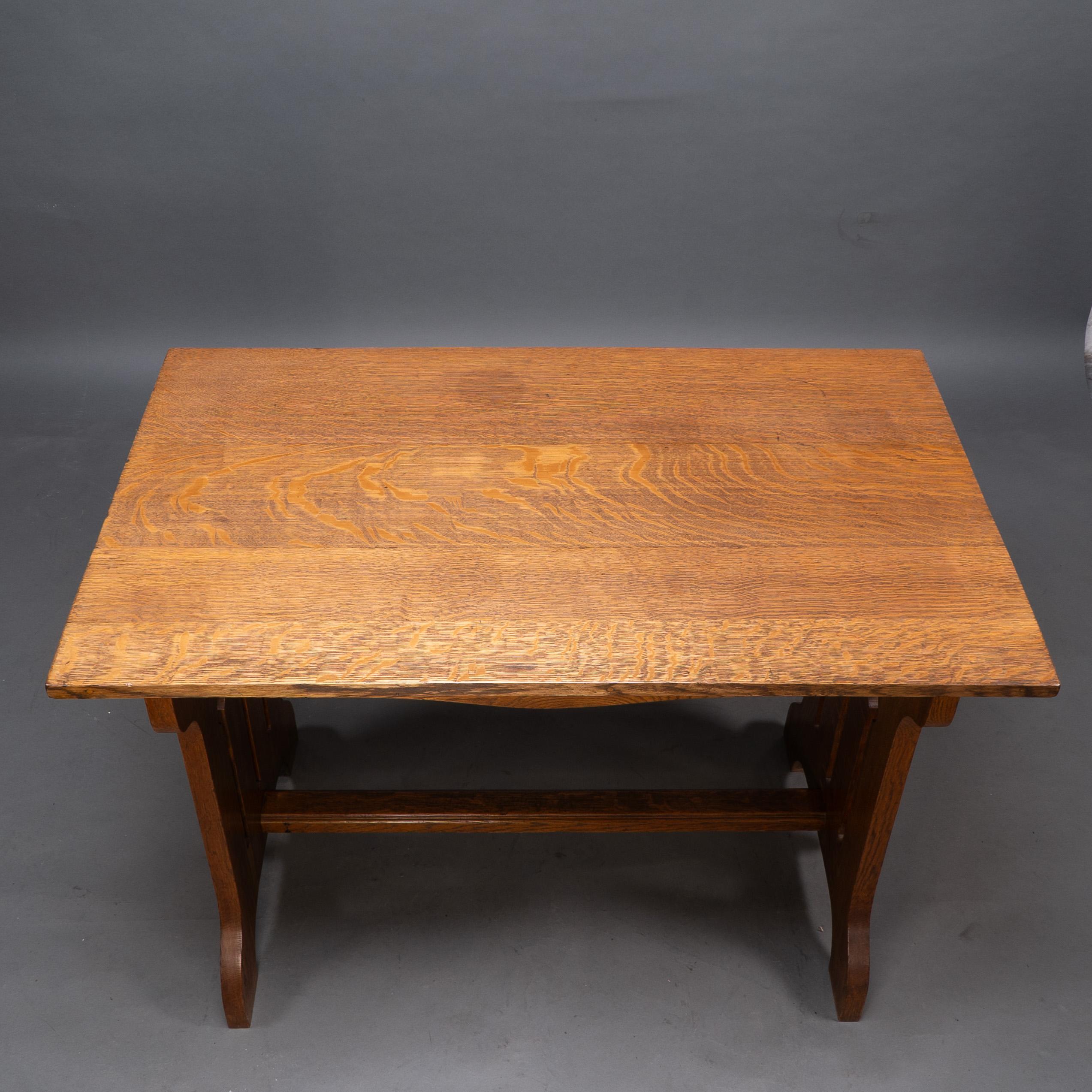 Liberty and Co (attributed). A small Arts and Crafts oak dining table For Sale 9
