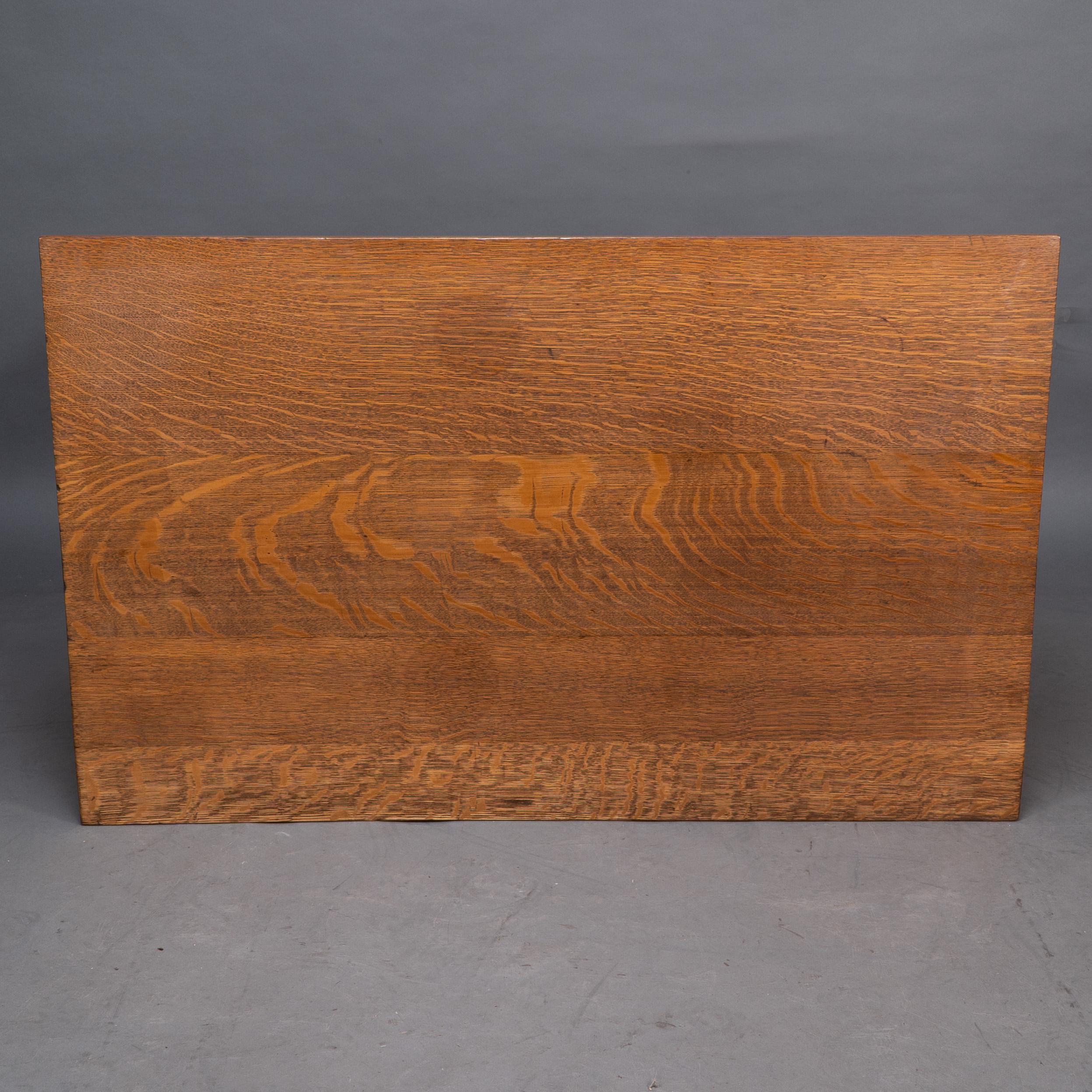 Liberty and Co (attributed). A small Arts and Crafts oak dining table For Sale 10