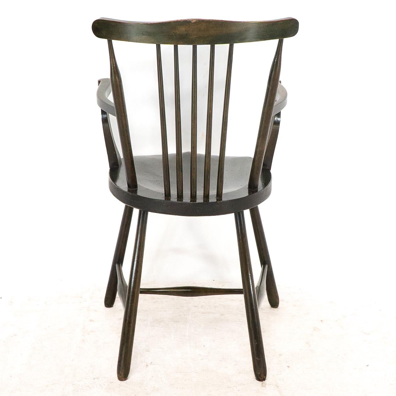 Liberty & Co. Set di sei poltrone Windsor in legno di noce di Arts and Crafts in vendita 12