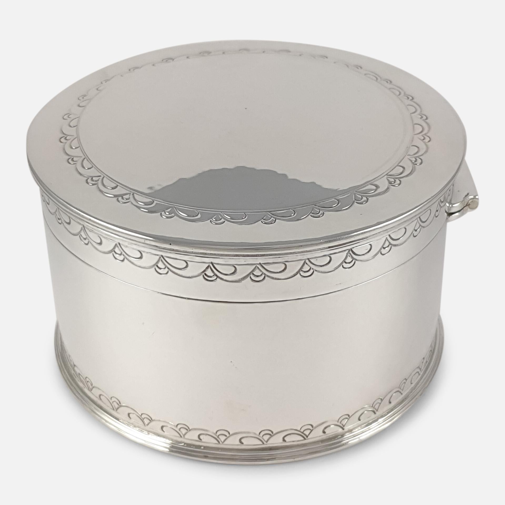 Liberty and Co Sterling Silver Biscuit Box, 1929 In Good Condition For Sale In Glasgow, GB