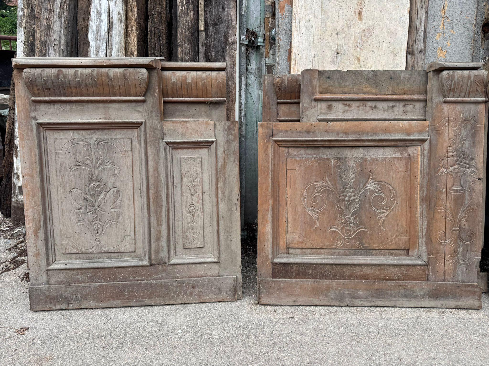 Boiserie Liberty in noce con pannelli intagliati e tre porte doppie (una a vetri) in vendita 2