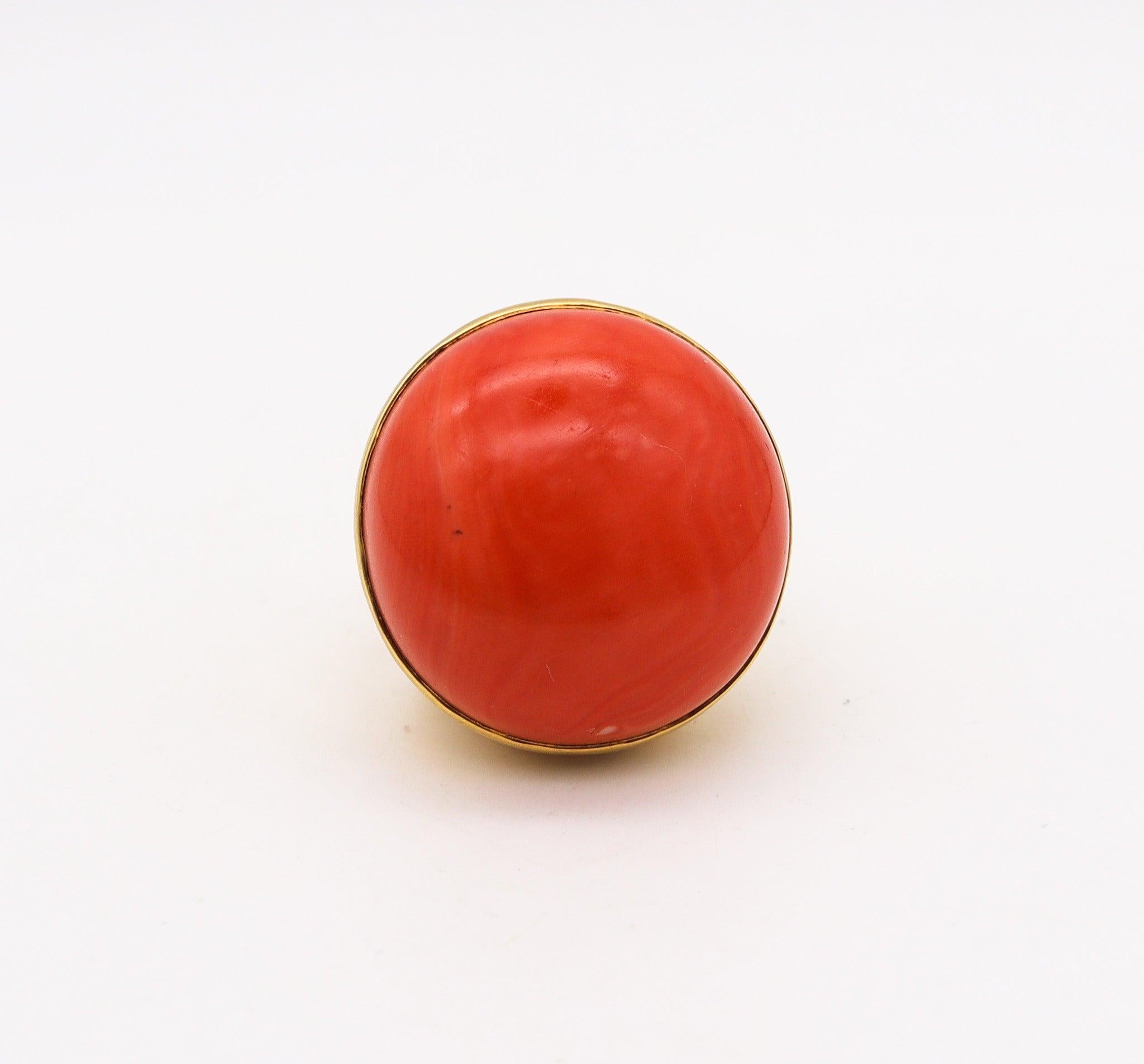 Modernist LIBERTY & CO. 1978 Massive Cocktail Ring 18Kt Yellow Gold With 126.80 Cts Coral