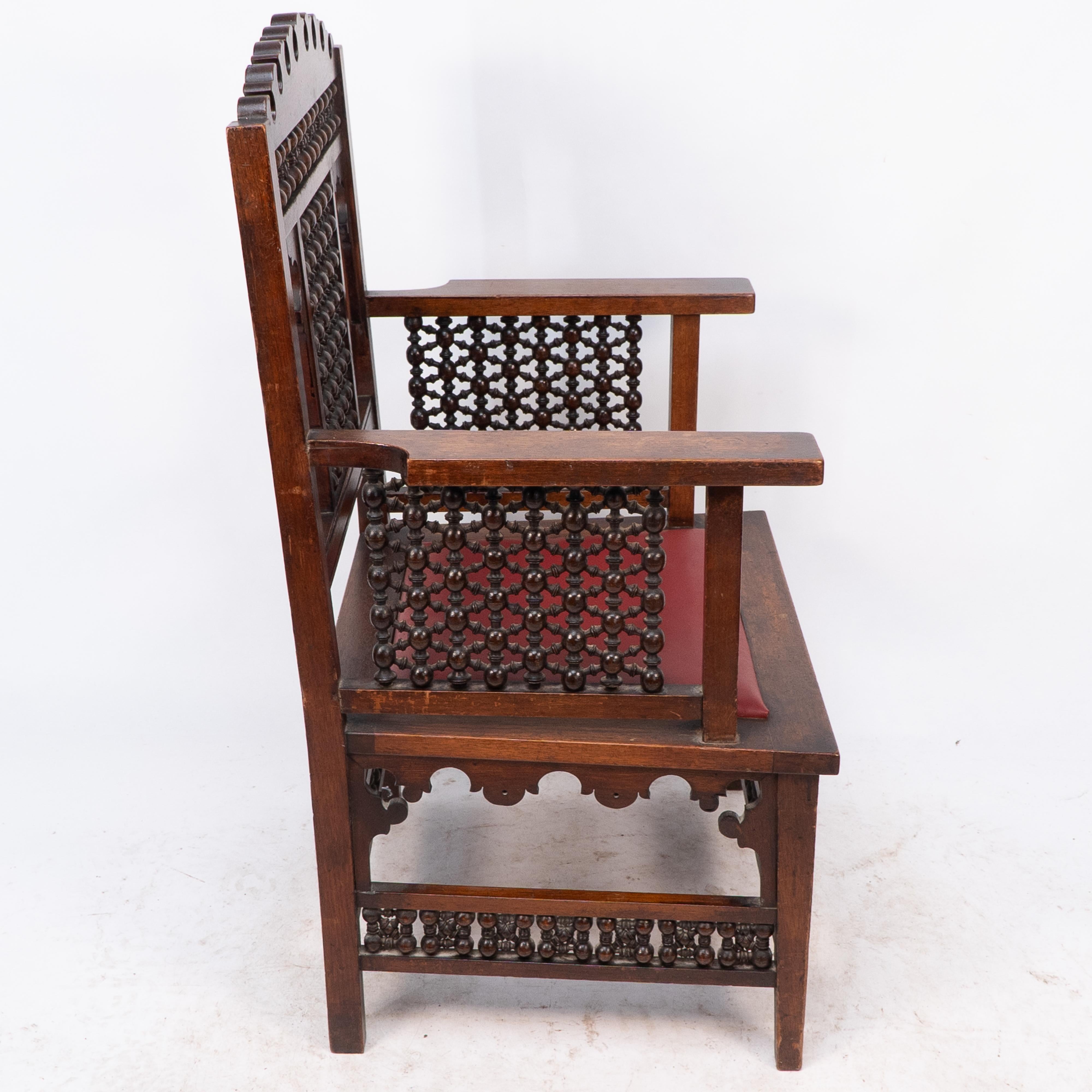 Liberty & Co Ein maurischer Sessel aus Nussbaumholz mit gedrechselten Mashrabiya-Details throughout (Englisch) im Angebot