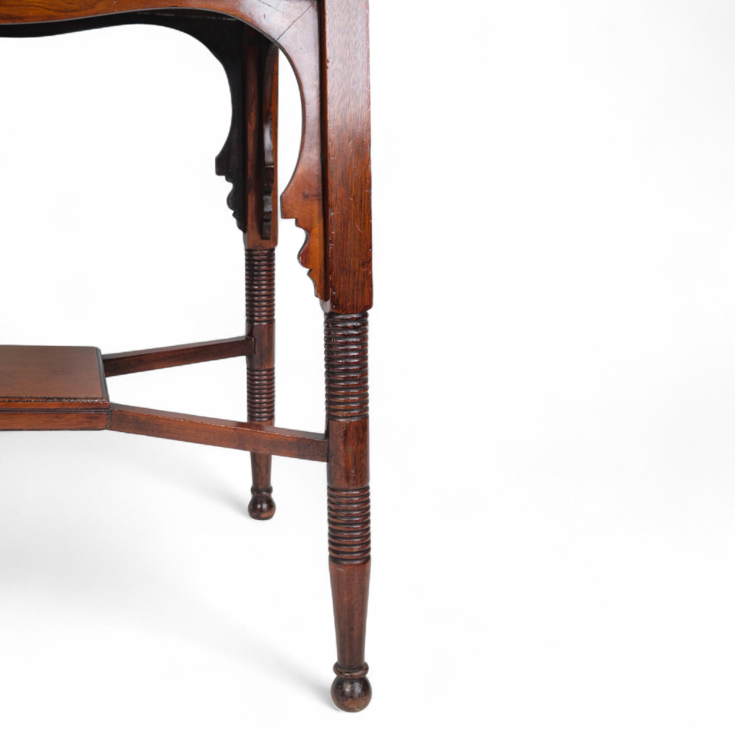 Liberty & Co., table de jeu et de poker anglo-mauresque Arts & Crafts en noyer plié en vente 8