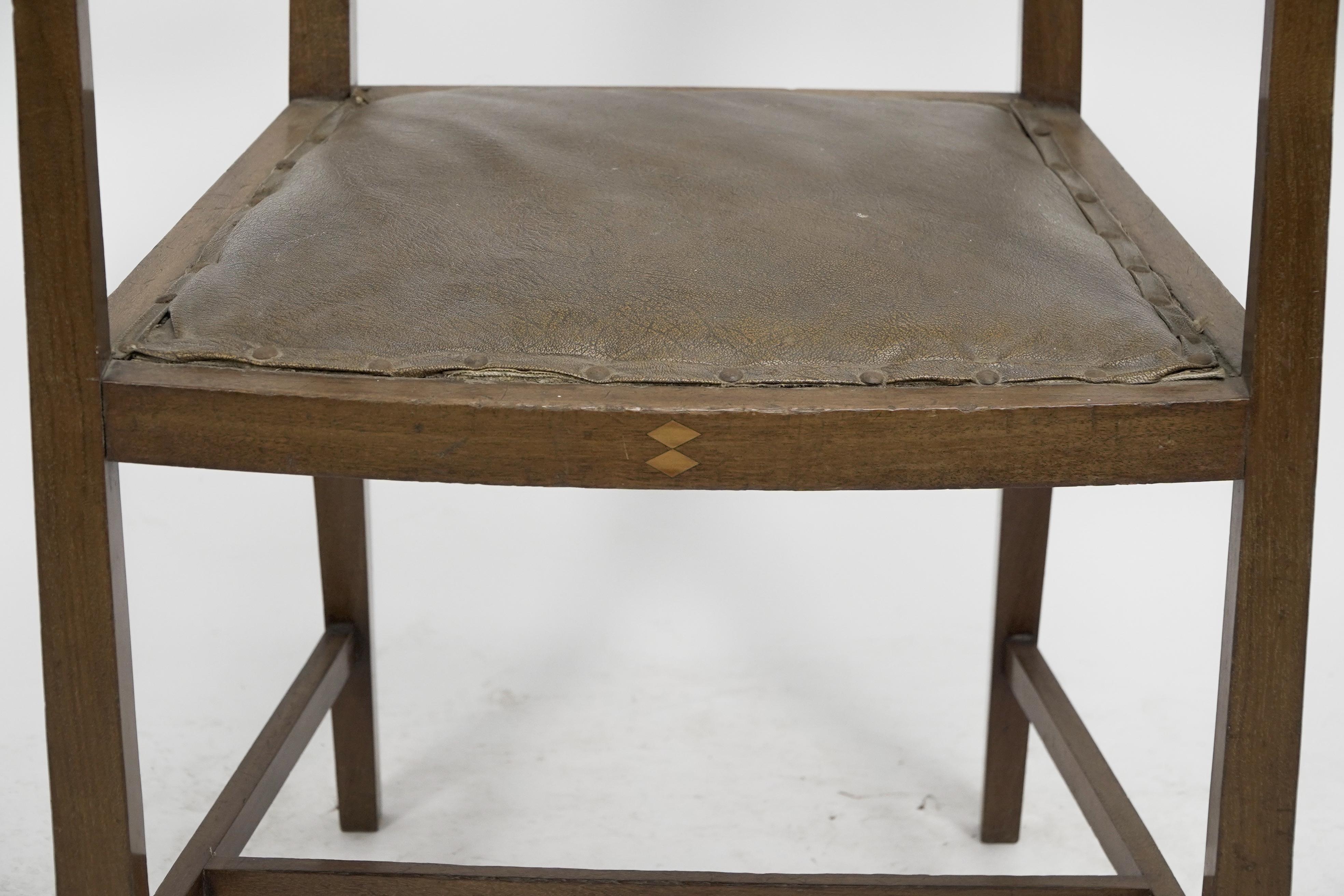 Liberty & Co. Arts and Crafts-Sessel mit Herzen und subtilen floralen Intarsien, eingelegt. im Angebot 5