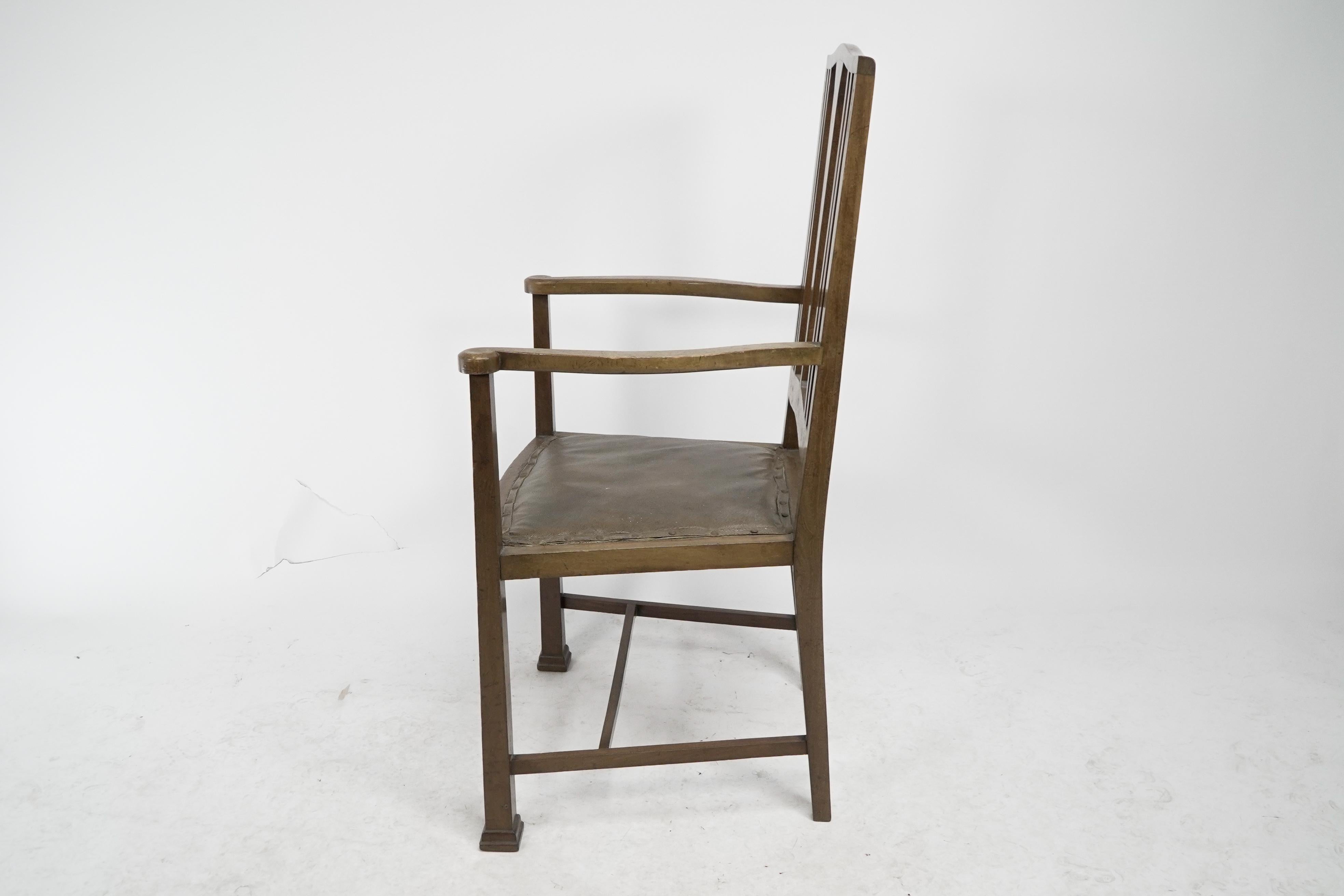 Liberty & Co. Arts and Crafts-Sessel mit Herzen und subtilen floralen Intarsien, eingelegt. im Zustand „Gut“ im Angebot in London, GB