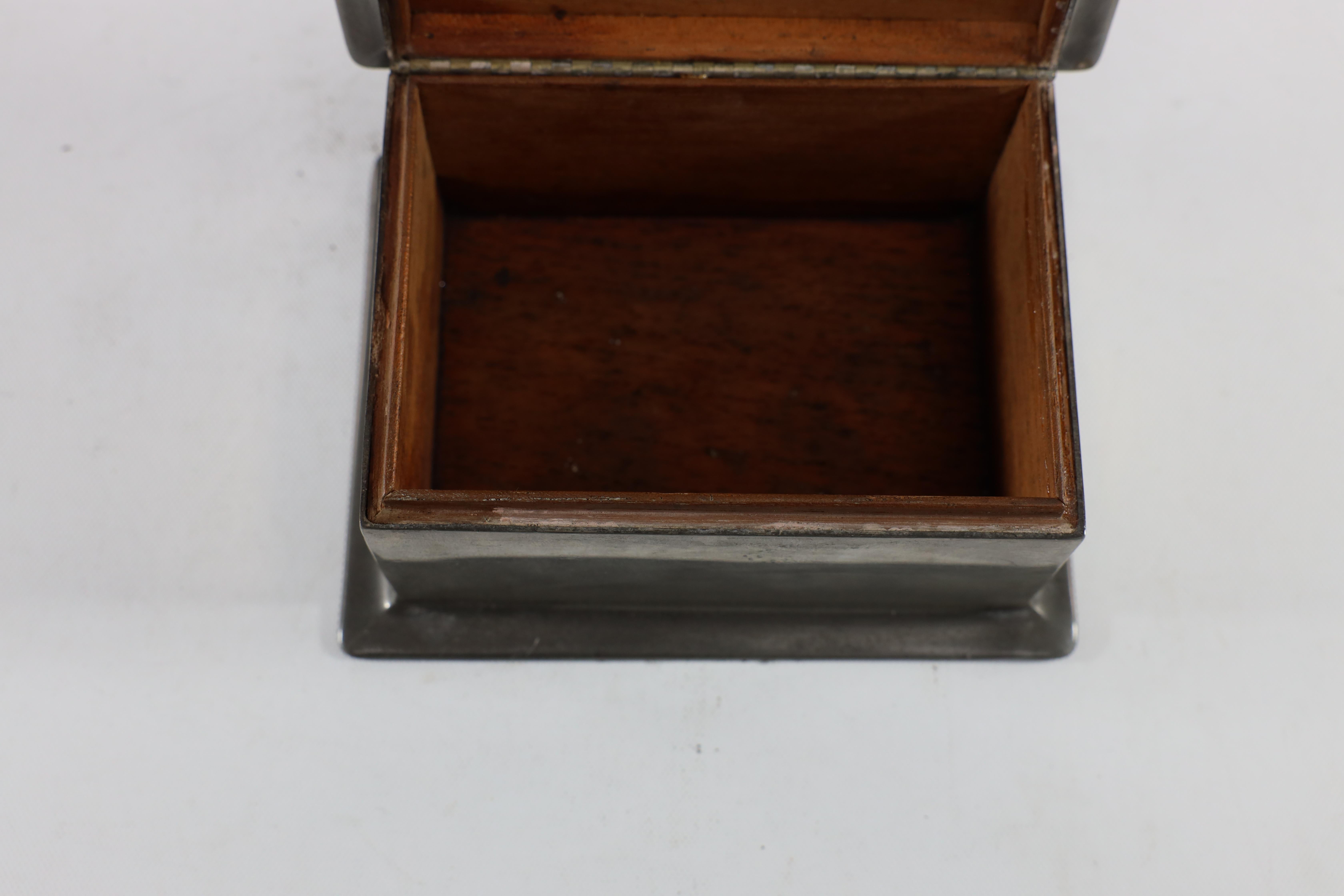 Liberty & Co. An Arts & Crafts ceder lined pewter jewelry box For Sale 5