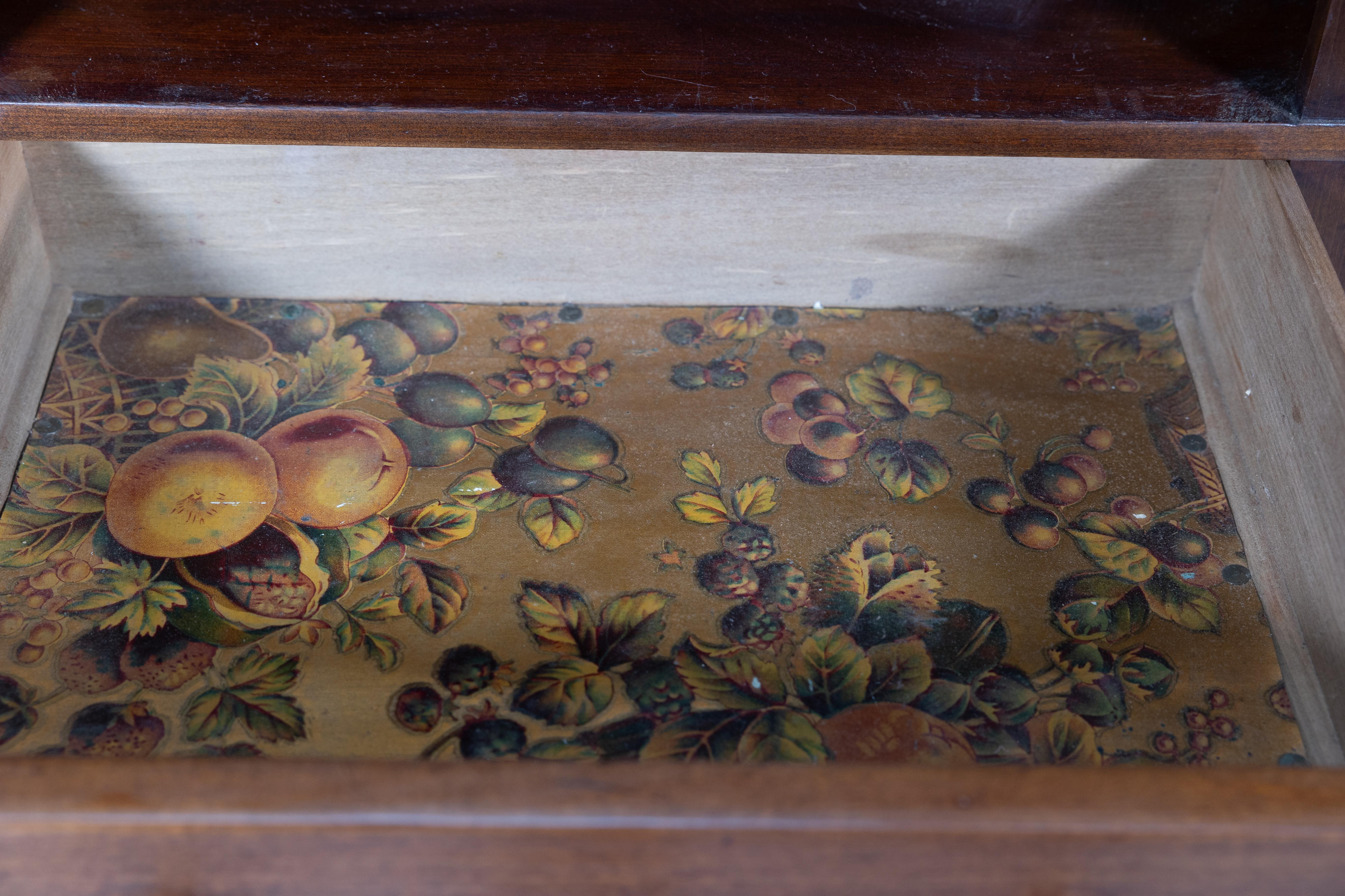 Liberty & Co. The Arts & Crafts side cabinet en noyer dans le style de Morris & Co. en vente 5