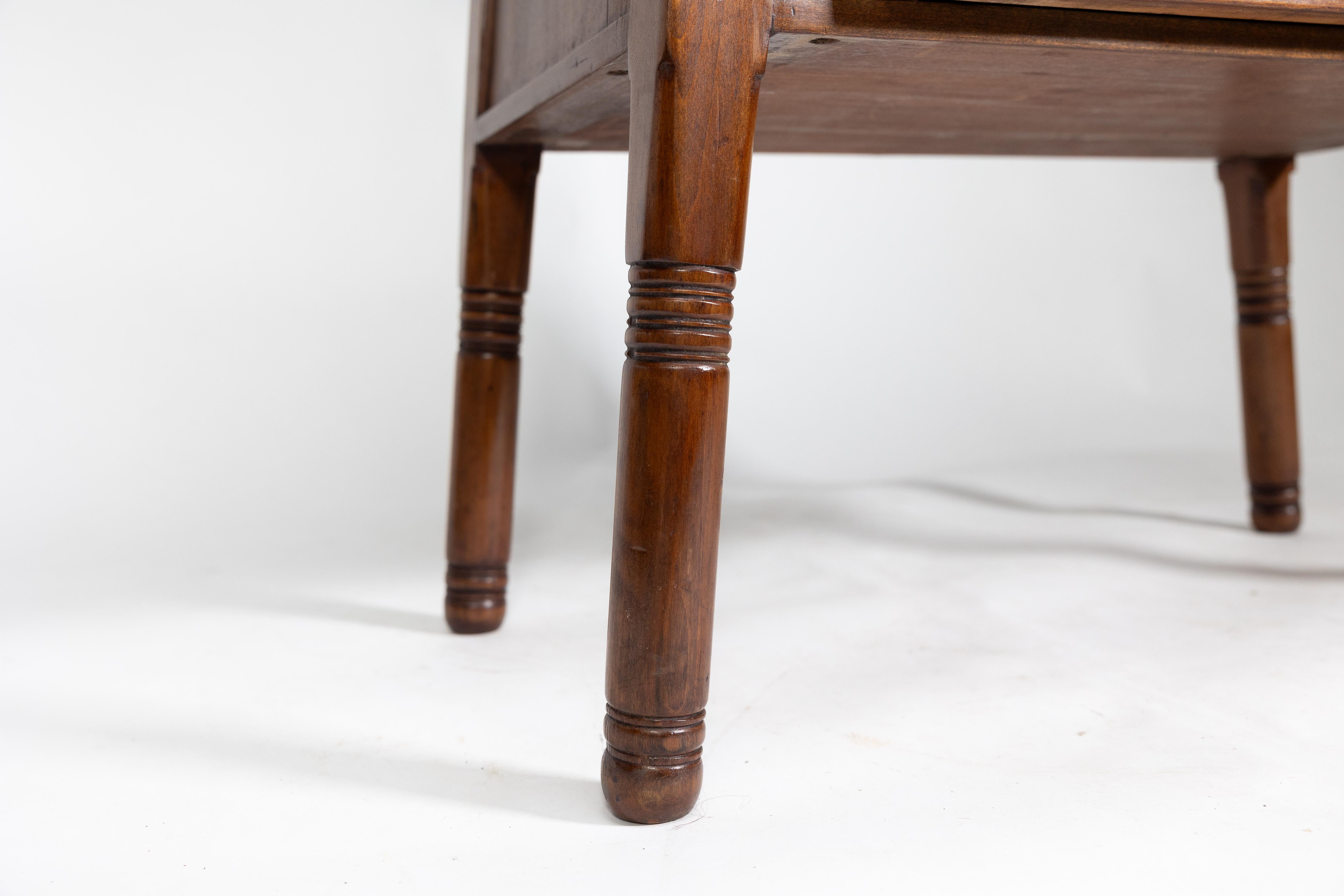 Liberty & Co. The Arts & Crafts side cabinet en noyer dans le style de Morris & Co. en vente 10