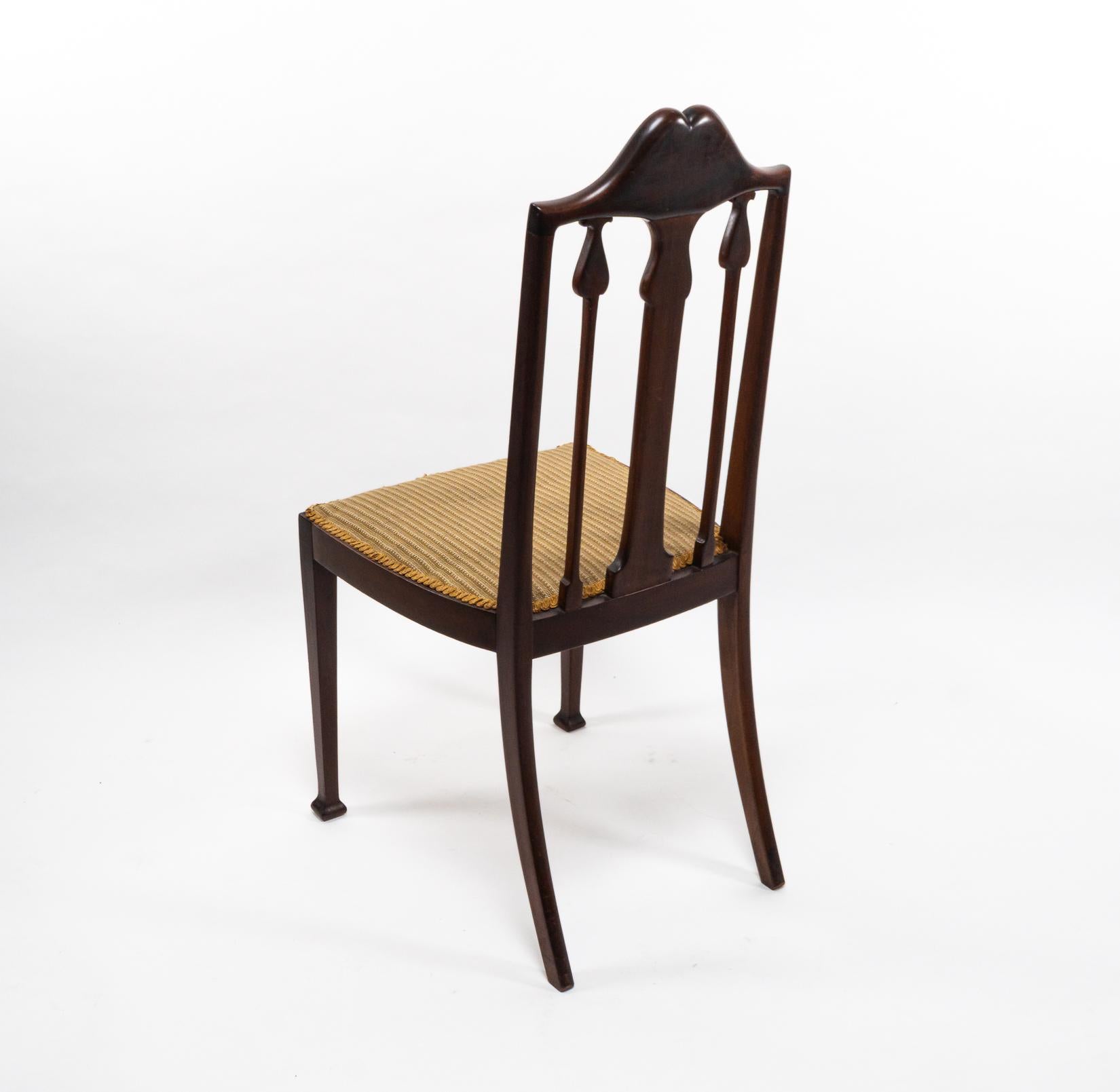 Liberty & Co. Arts & Crafts Mahagoni-Stuhl mit Blumenintarsien aus Obstholz im Angebot 4