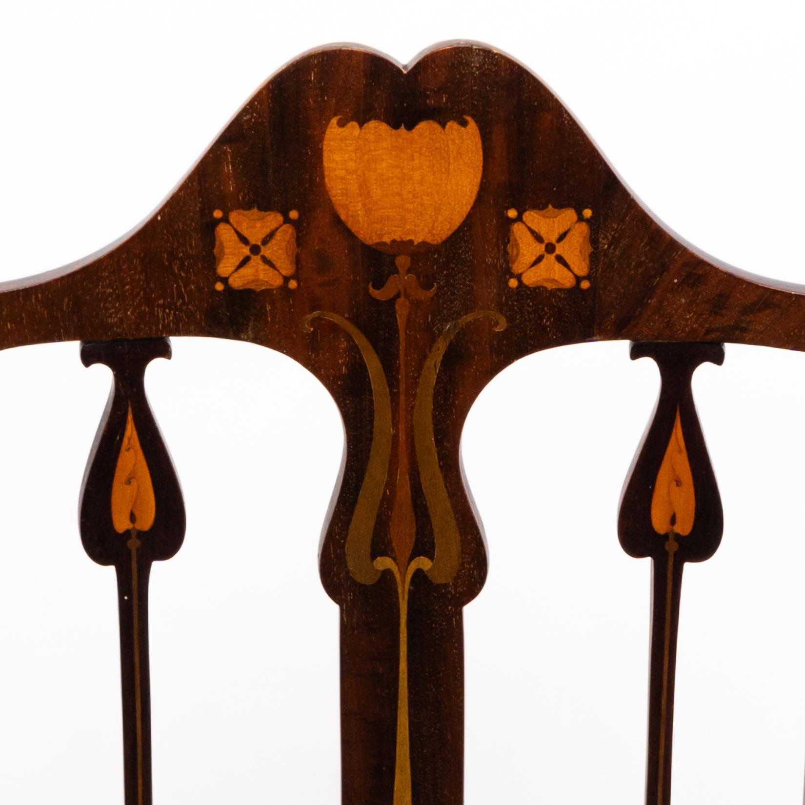 Liberty & Co. Arts & Crafts Mahagoni-Stuhl mit Blumenintarsien aus Obstholz im Angebot 9