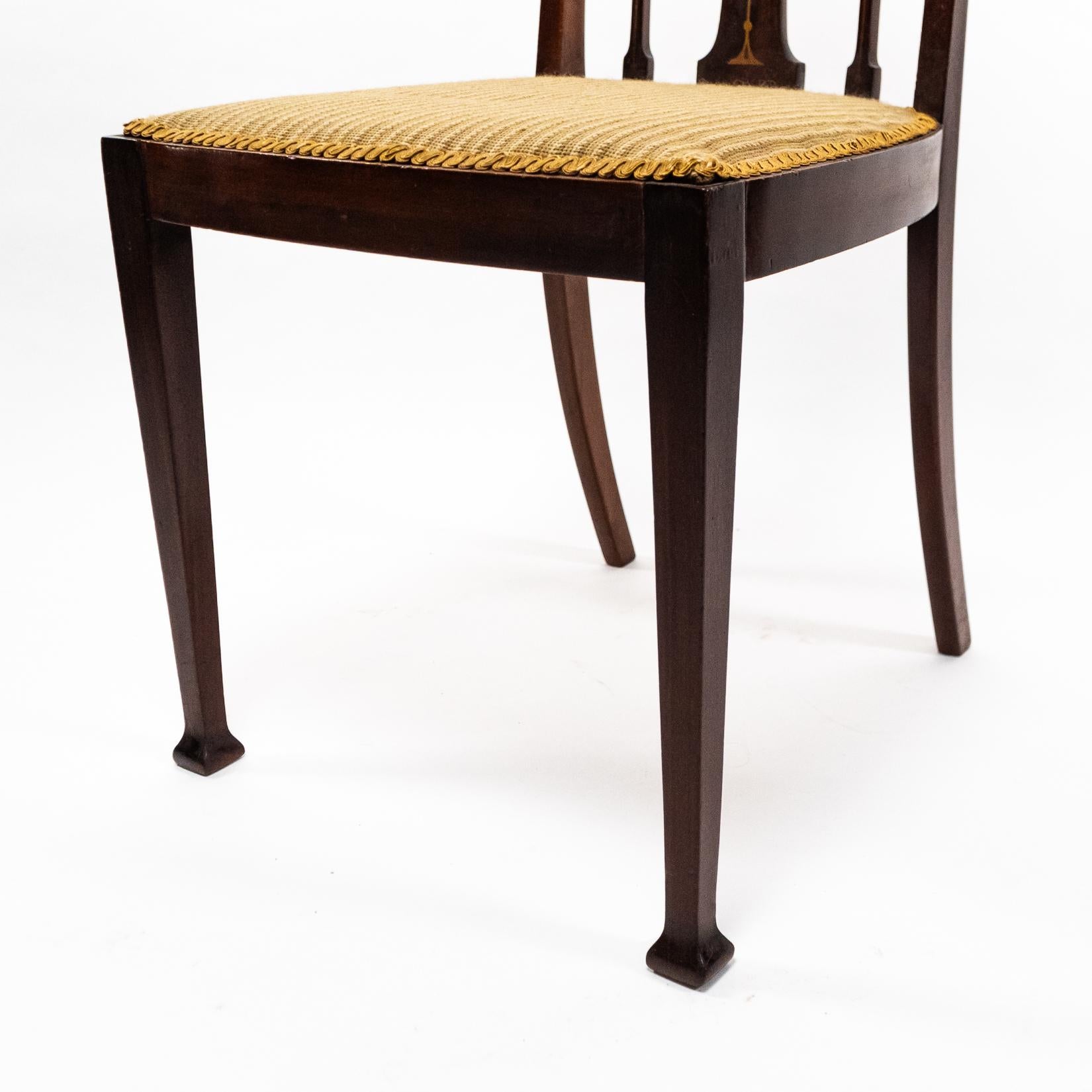 Liberty & Co. Arts & Crafts Mahagoni-Stuhl mit Blumenintarsien aus Obstholz im Angebot 11