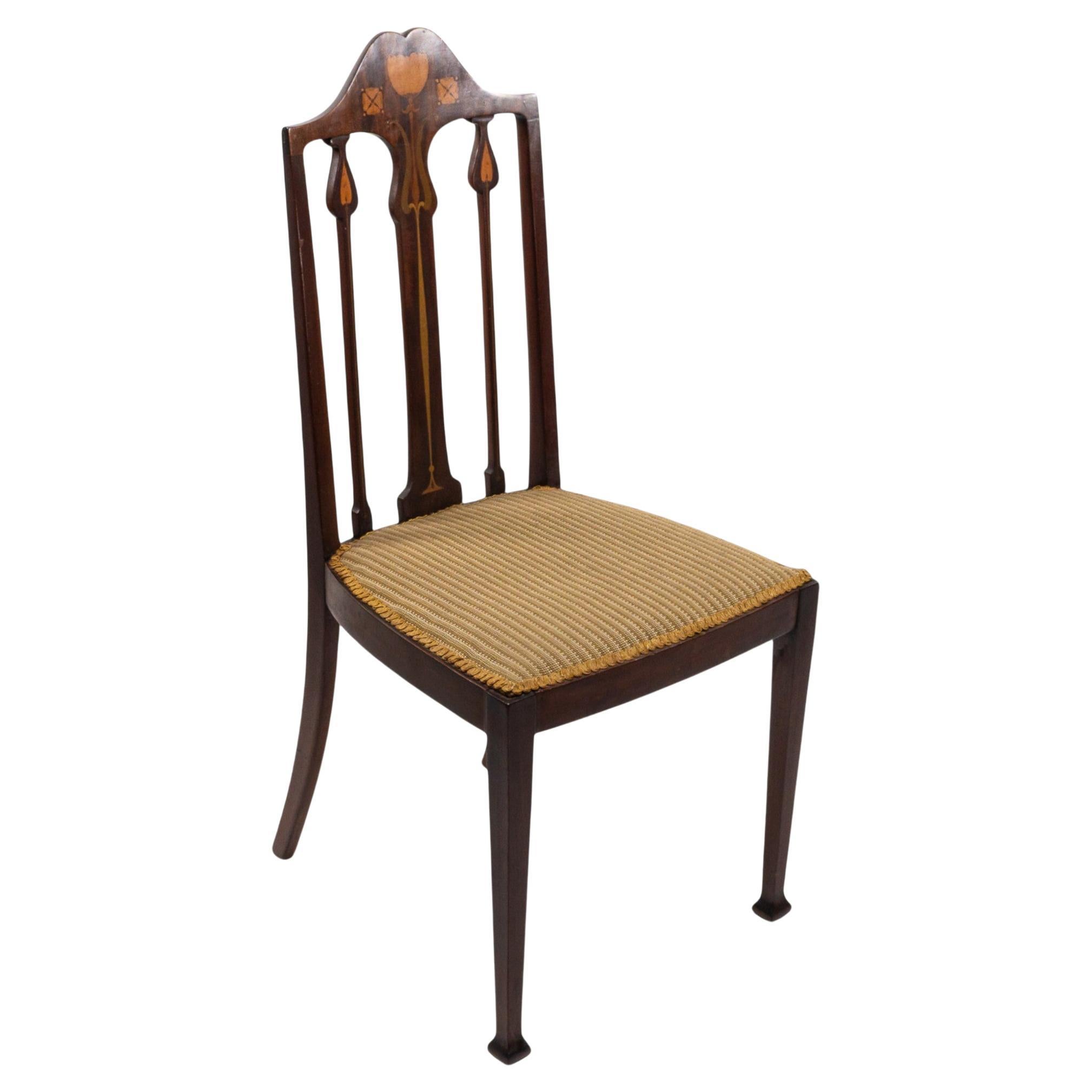 Liberty & Co. Arts & Crafts Mahagoni-Stuhl mit Blumenintarsien aus Obstholz