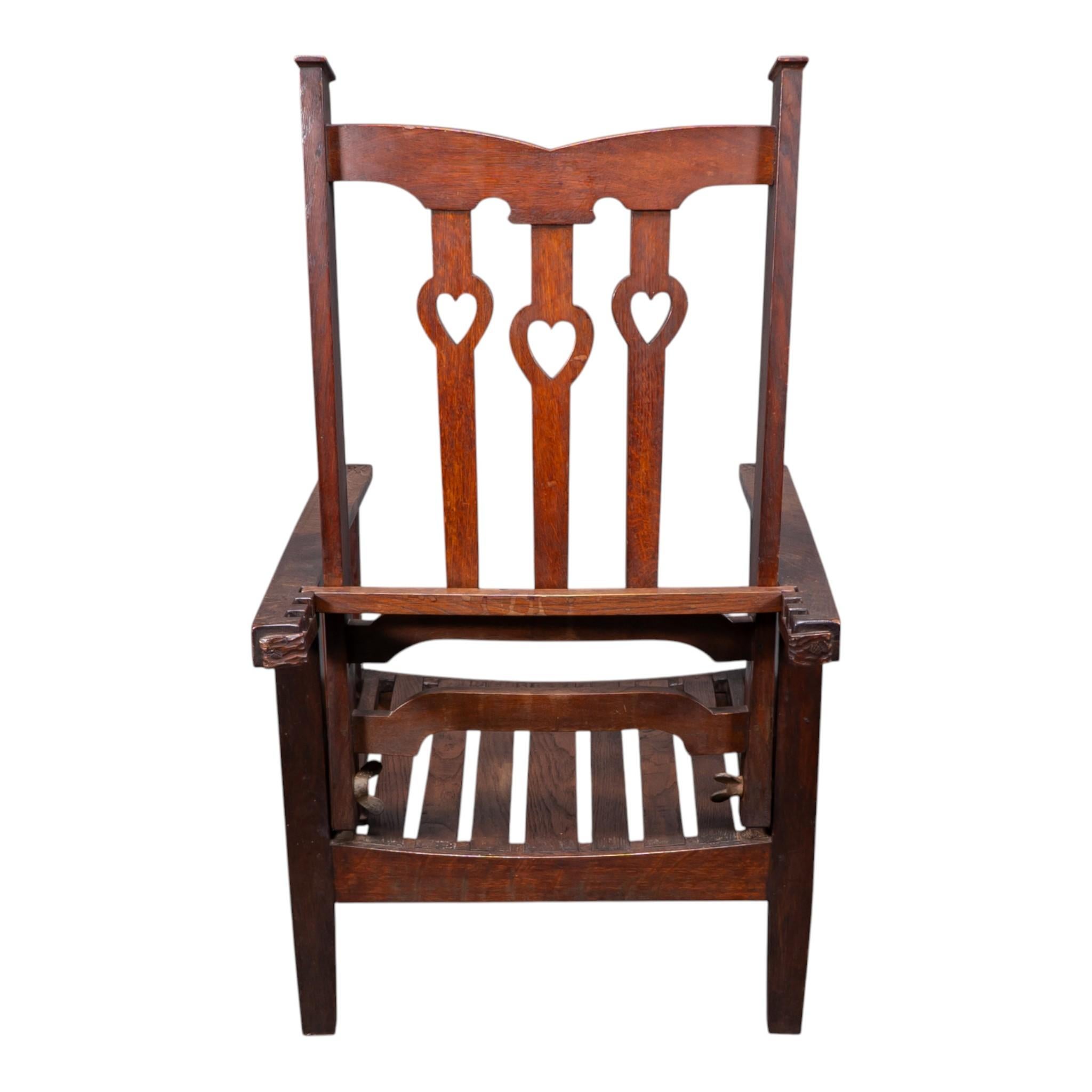 Liberty & Co. Arts & Crafts Liegesessel mit geschnitzten Blumendetails (19. Jahrhundert) im Angebot