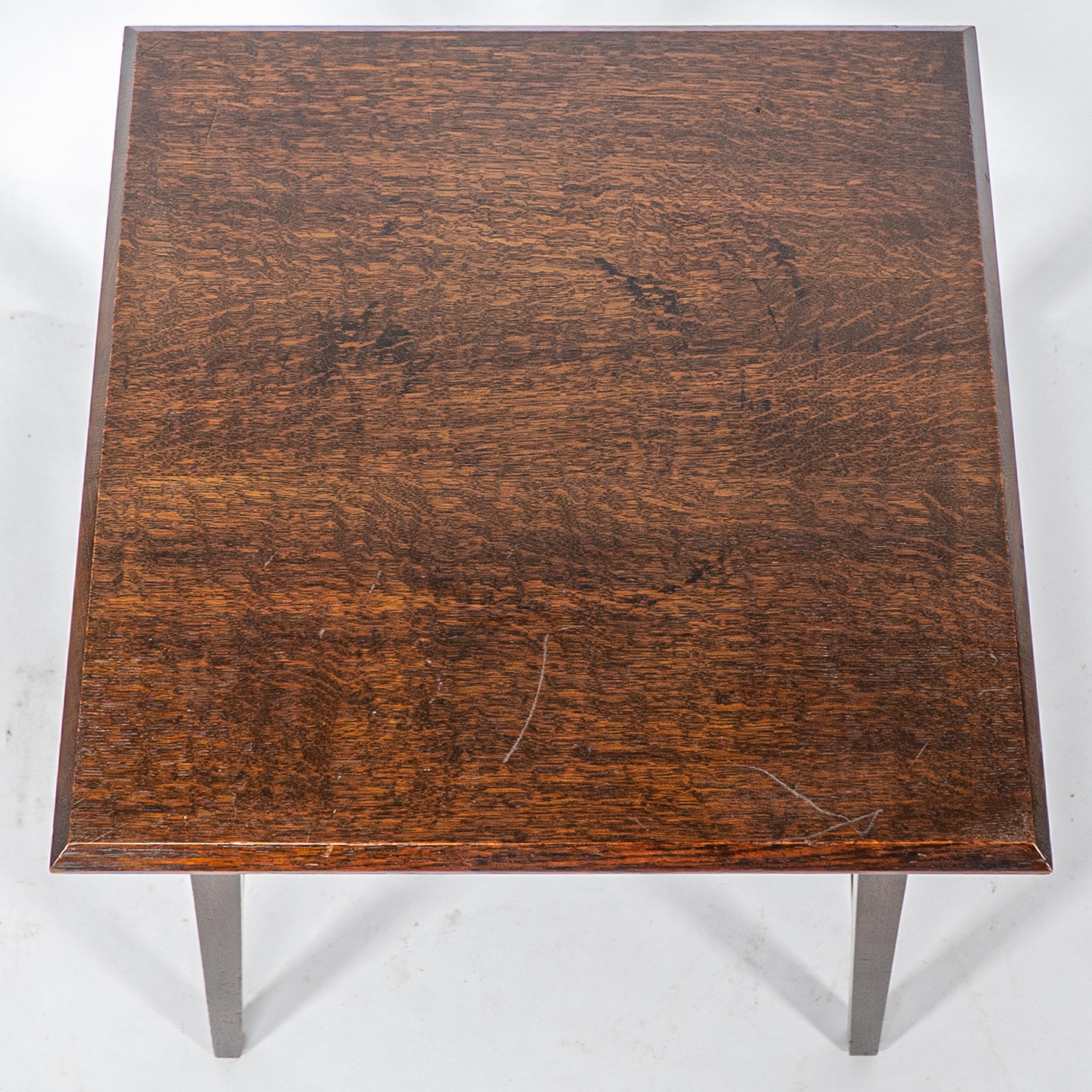 Liberty & Co attr. Una mesa auxiliar de roble Arts & Crafts de buena calidad y bien diseñada en venta 1
