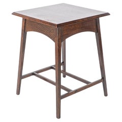 Liberty & Co attr. Una mesa auxiliar de roble Arts & Crafts de buena calidad y bien diseñada