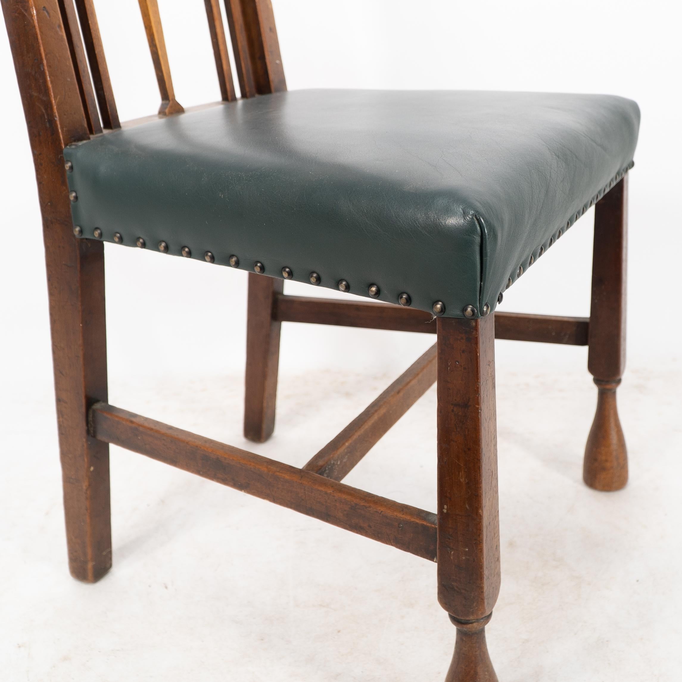 Liberty & Co. attr. Set di 3 sedie da pranzo con cuore intarsiato in peltro in stile Voysey in vendita 6