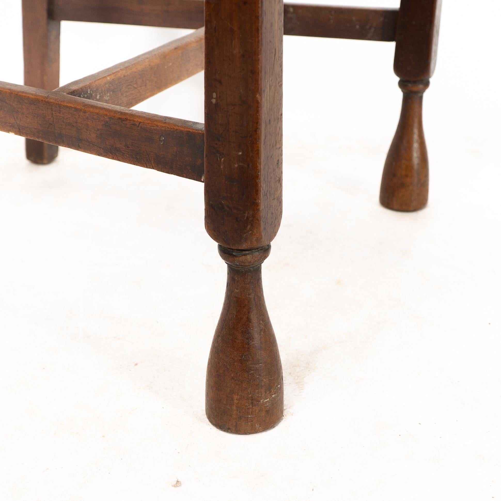 Liberty & Co. attr. Set di 3 sedie da pranzo con cuore intarsiato in peltro in stile Voysey in vendita 7