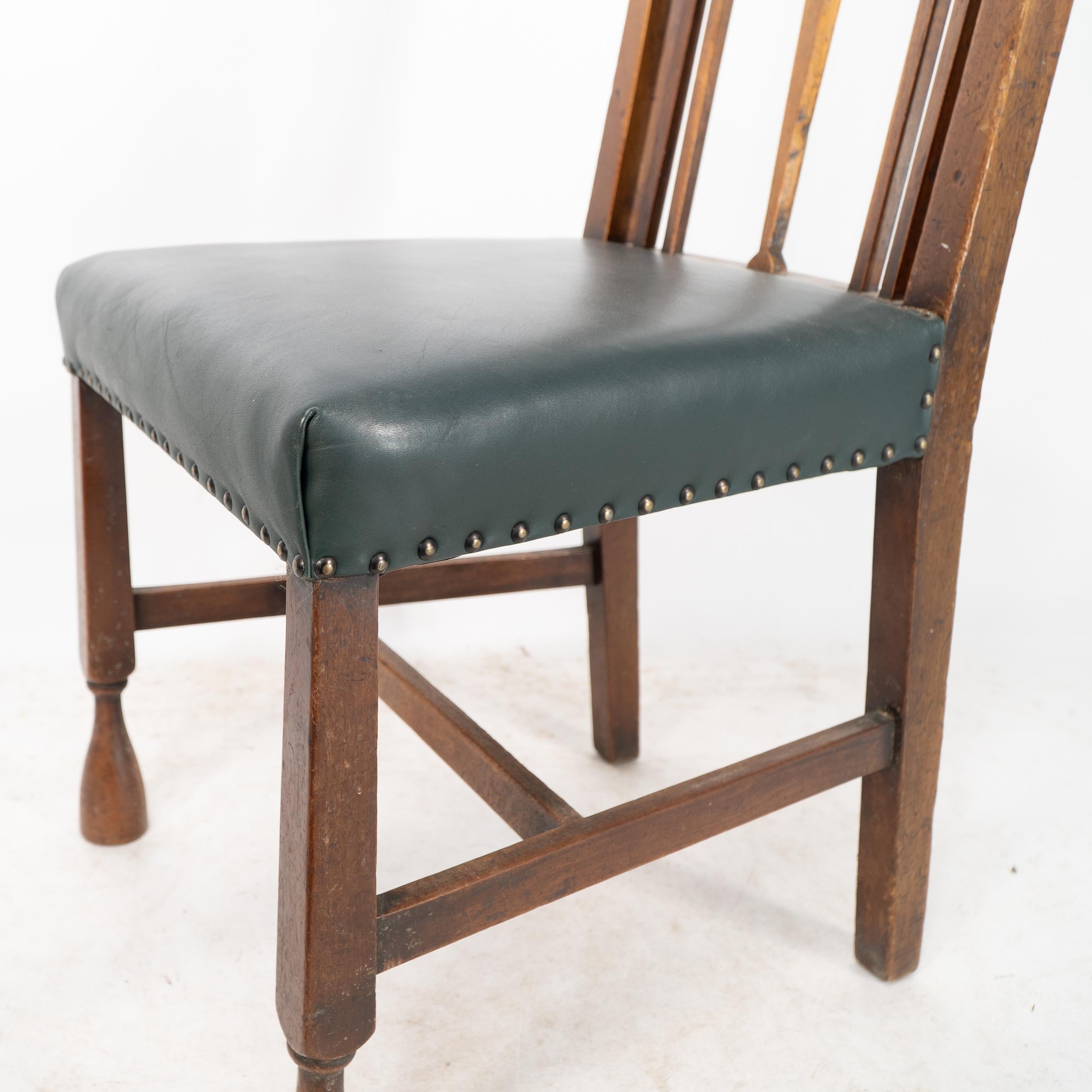 Liberty & Co. attr. Set di 3 sedie da pranzo con cuore intarsiato in peltro in stile Voysey in vendita 8