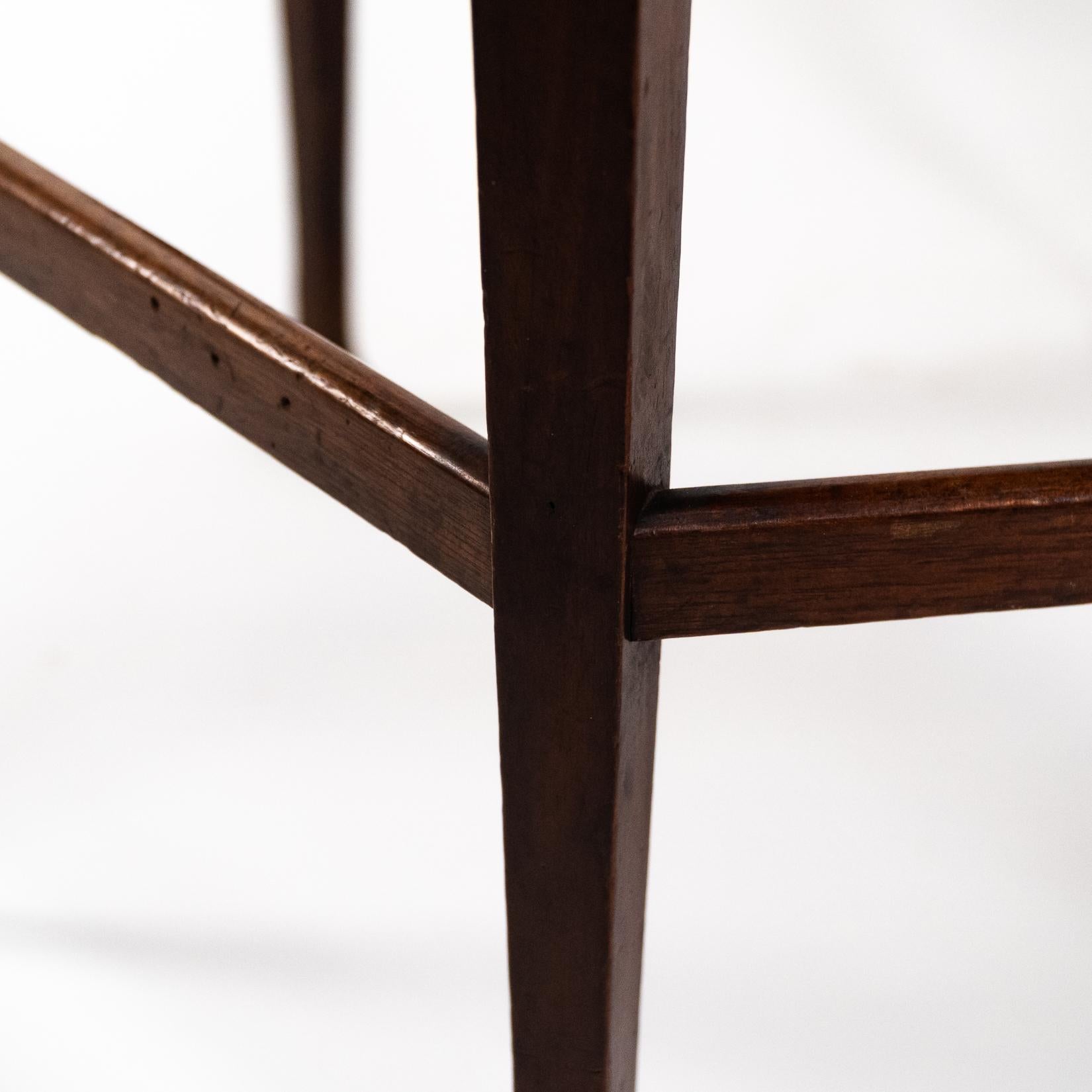 Liberty & Co., attri. An Aesthetic Movement Sechseckiger Beistelltisch im Angebot 2