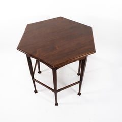 Liberty & Co., attri. Mesa auxiliar hexagonal An Aesthetic Movement