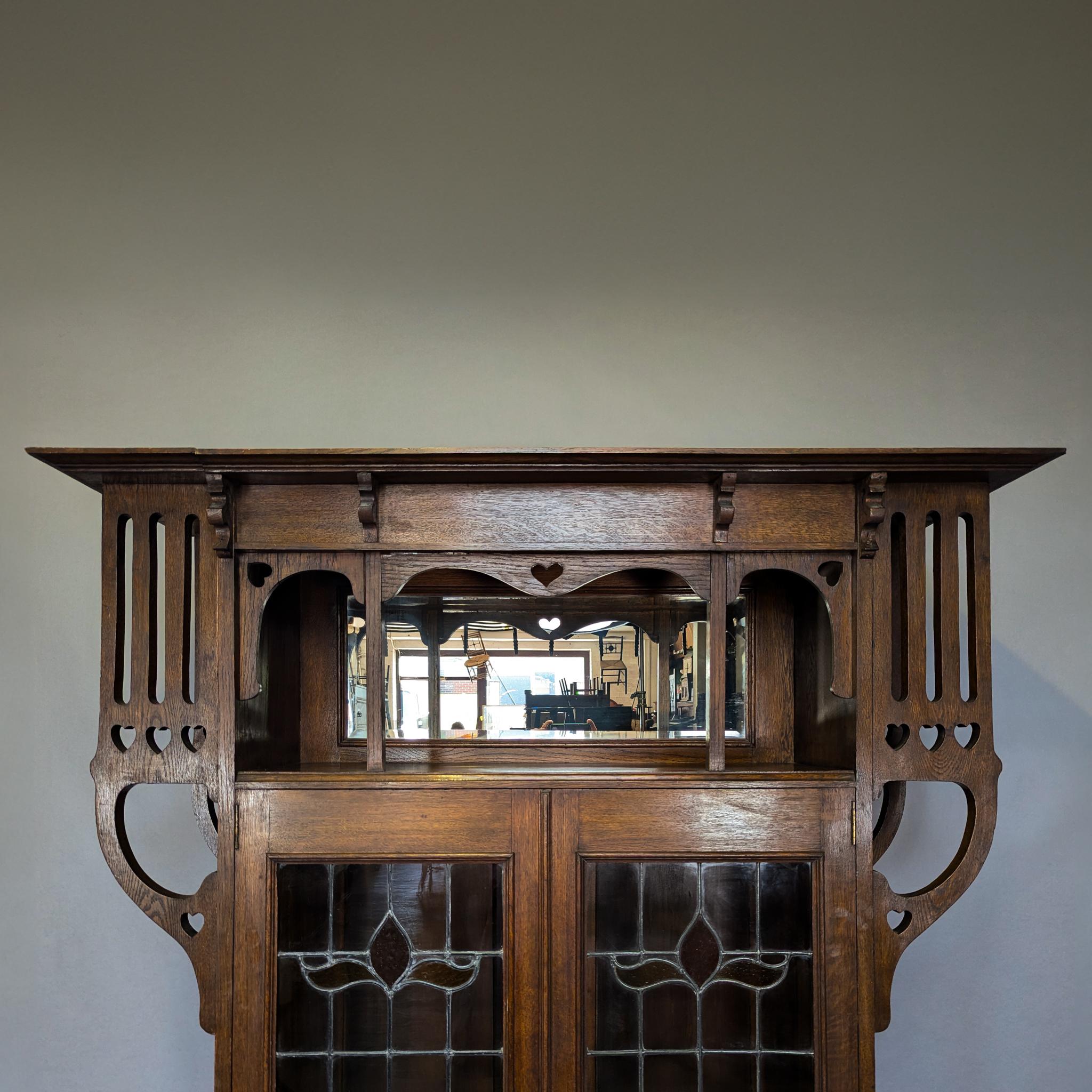 Liberty & Co., attri. Librería Arts & Crafts Roble Barnizado en venta 8