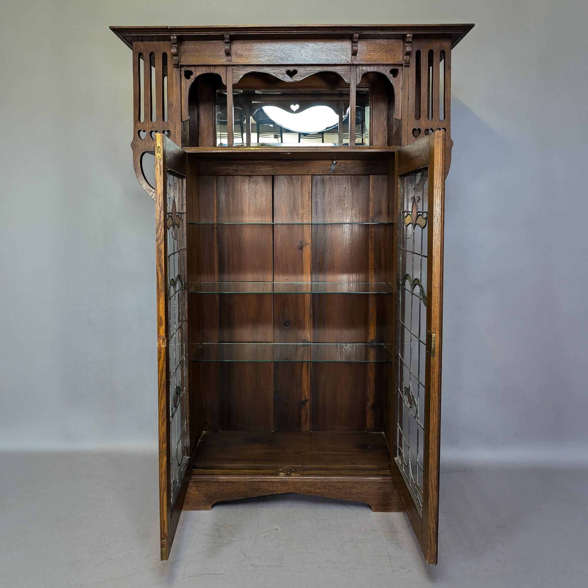 Liberty & Co., attri. Librería Arts & Crafts Roble Barnizado Hecho a mano en venta