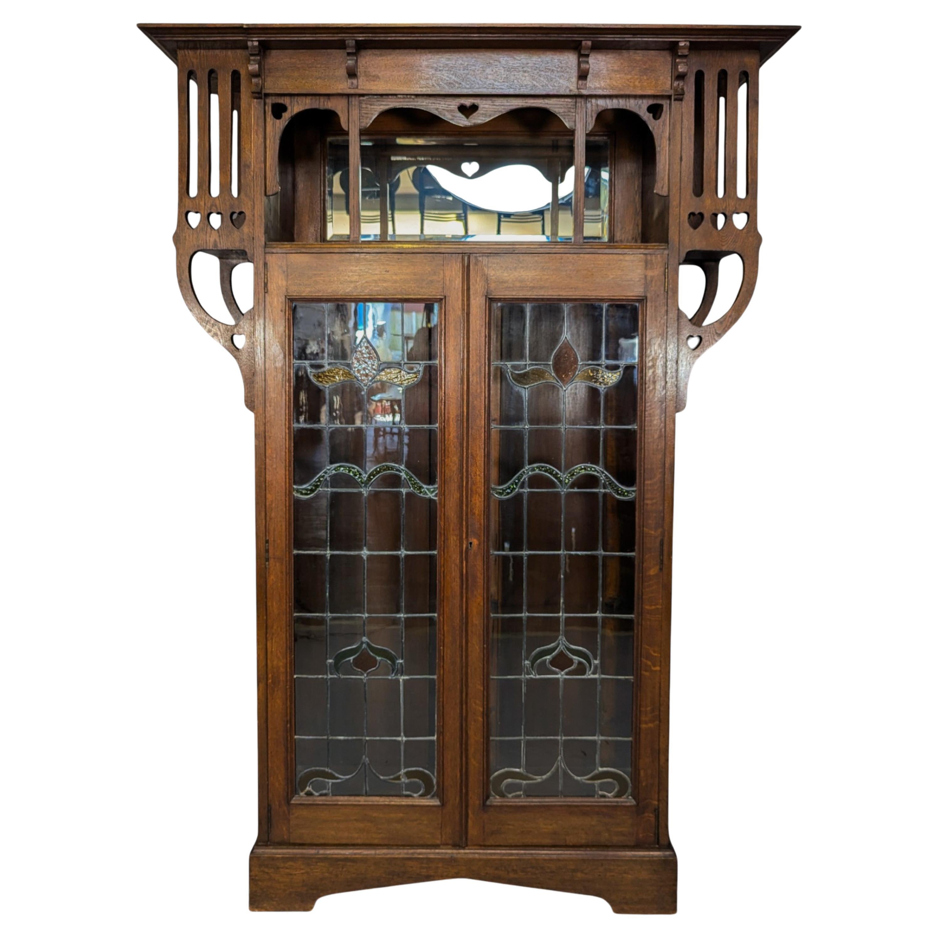 Liberty
Co., attri. Libreria Arts
Crafts in Oak smaltato