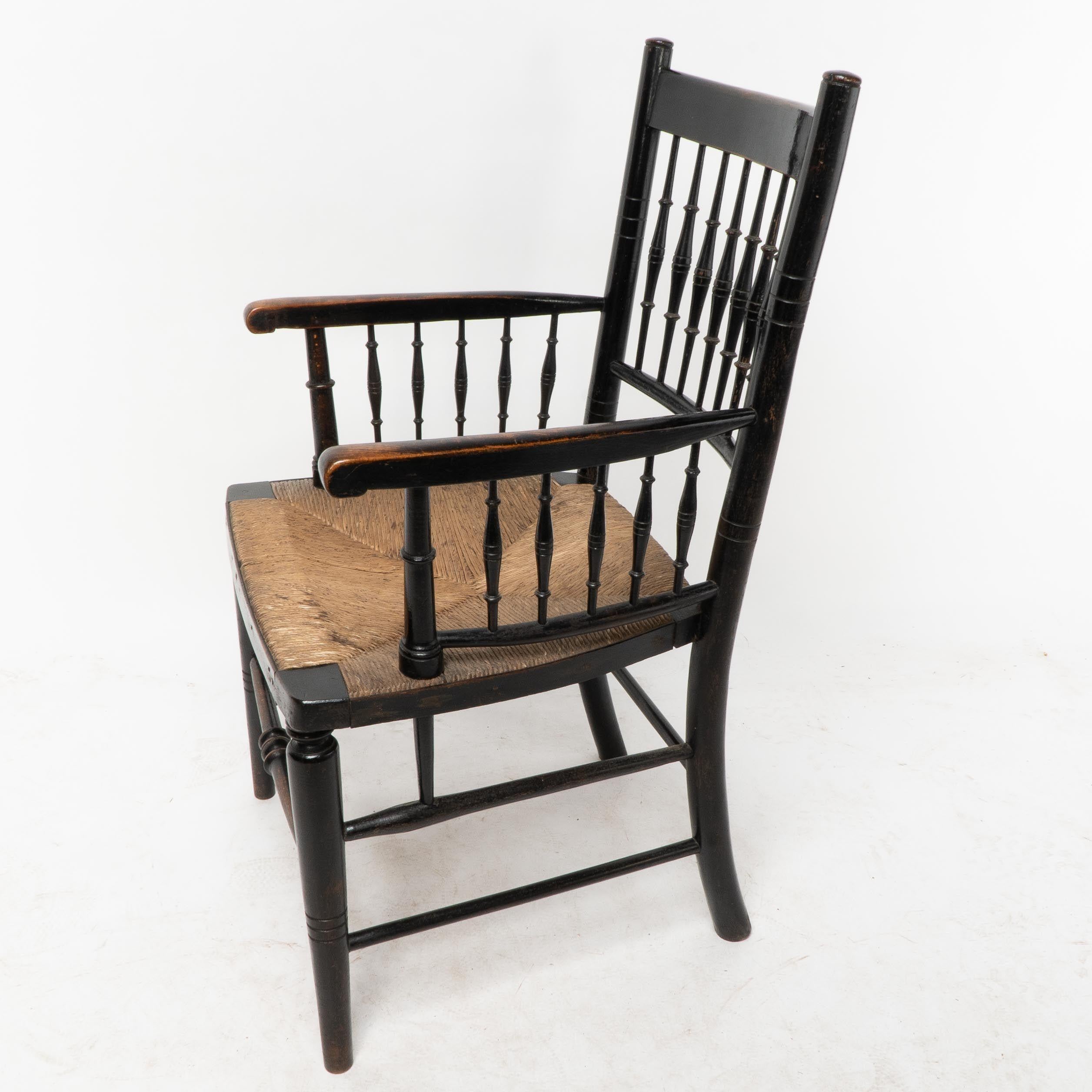 Liberty & Co, attribué. Fauteuil à assise en jonc Aesthetic Movement Bon état - En vente à London, GB