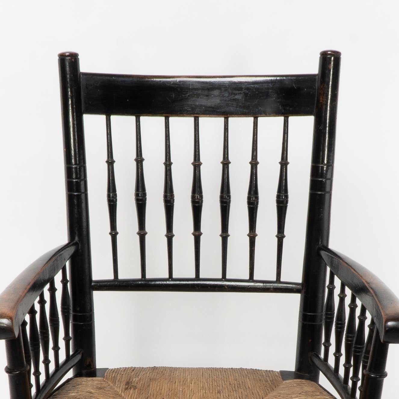 Jonc Liberty & Co, attribué. Fauteuil à assise en jonc Aesthetic Movement en vente
