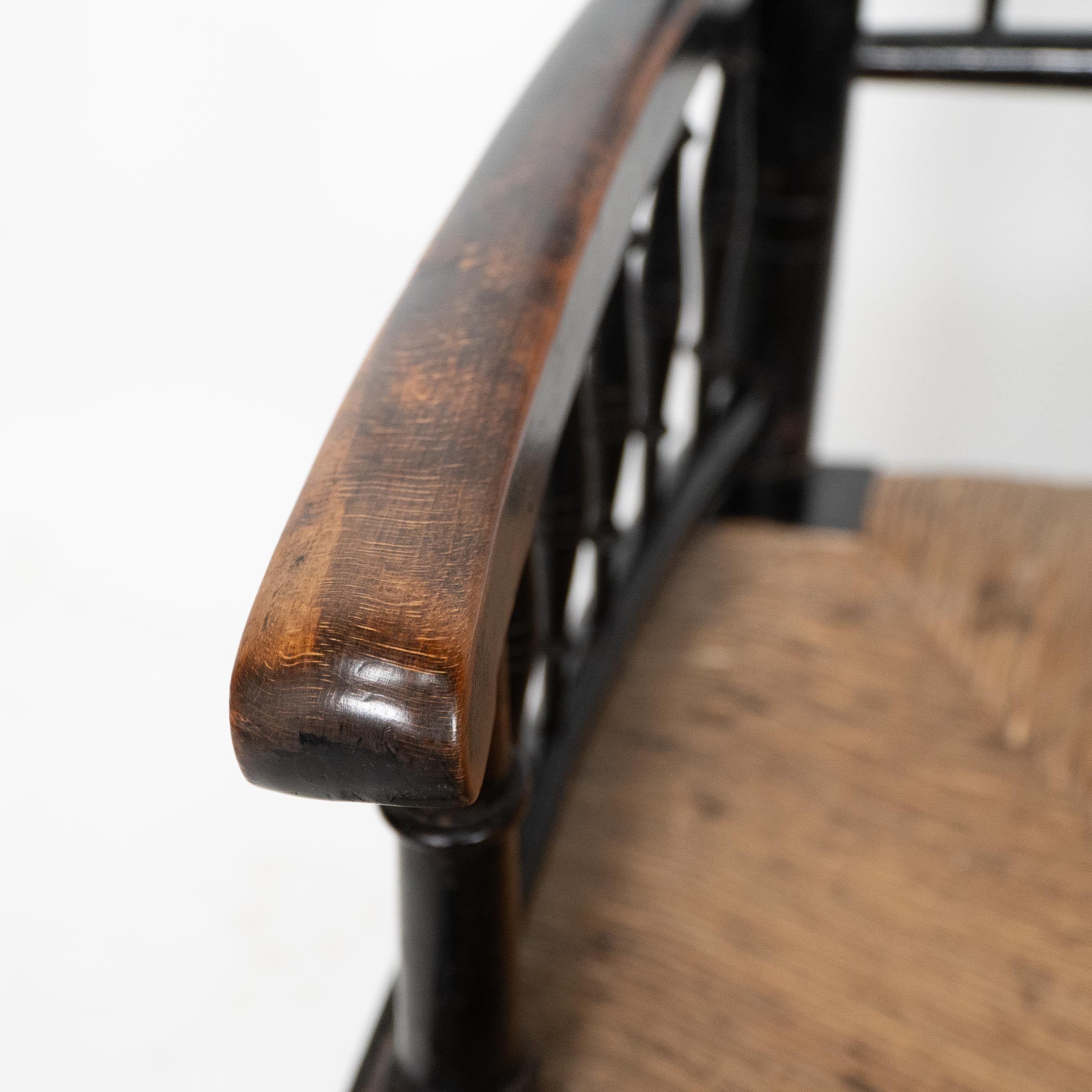 Liberty & Co, attribué. Fauteuil à assise en jonc Aesthetic Movement en vente 2