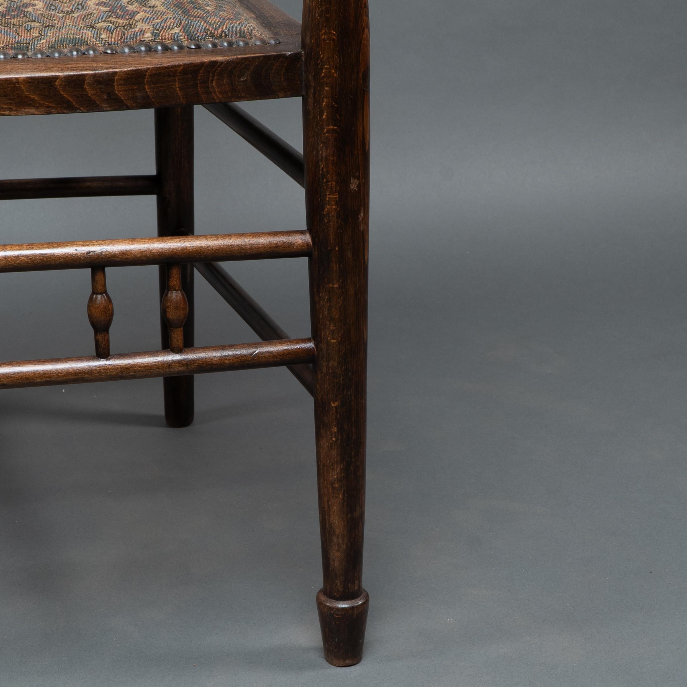Liberty & Co zugeschrieben, ein englischer Arts & Crafts-Sessel aus Nussbaumholz mit Leiterrückenlehne im Angebot 8