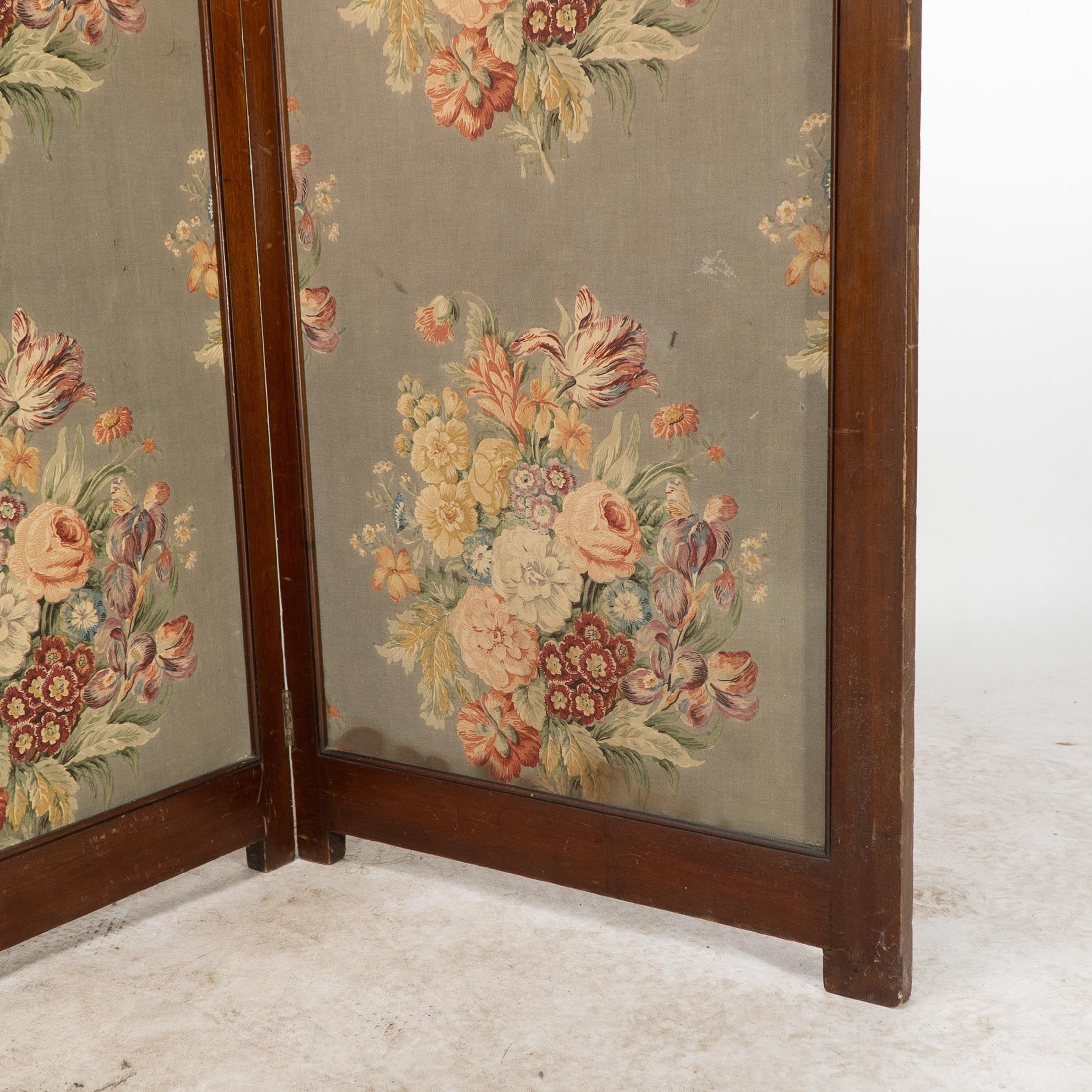 Liberty & Co. Biombo de nogal estilo Arts & Crafts de Glasgow en venta 3
