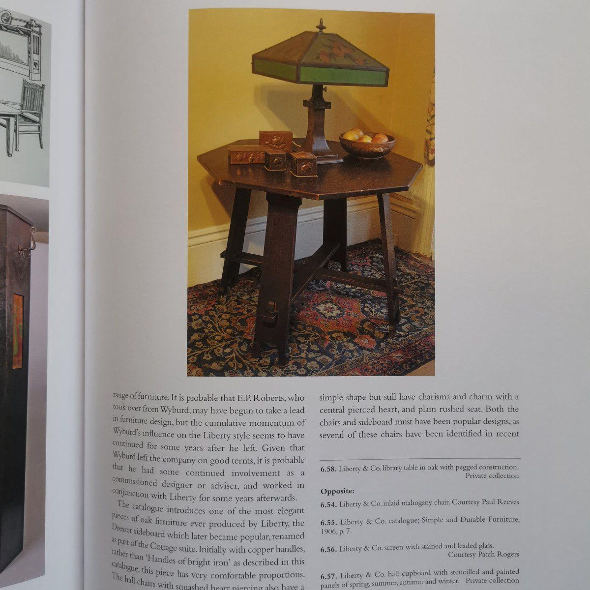 Liberty & Co. Biombo de nogal estilo Arts & Crafts de Glasgow en venta 7