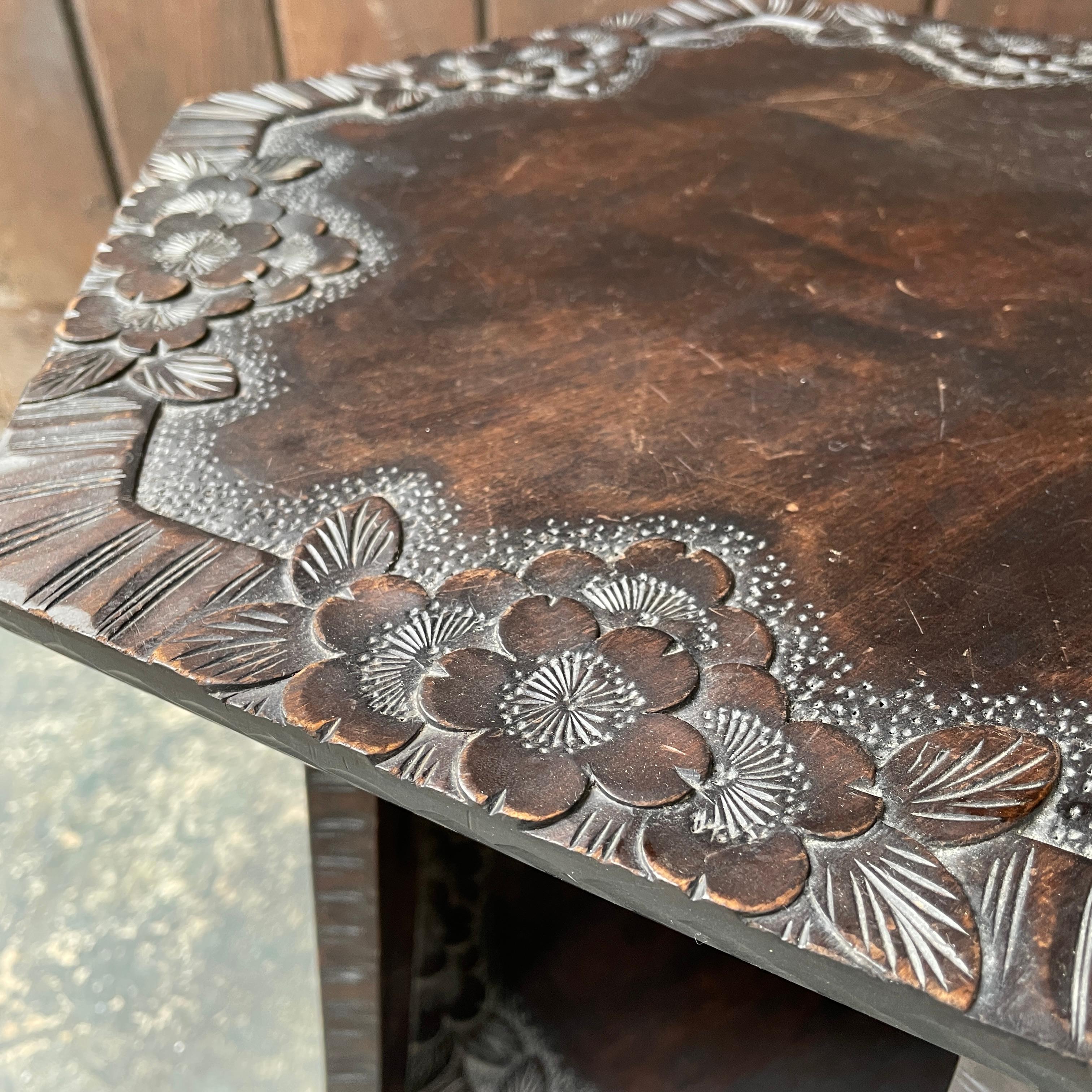 Liberty & Co. Handgeschnitzter Japonisme Taboret Petite Pflanzenständer Tisch im Angebot 1