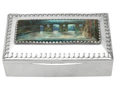 Liberty & Co Ltd Antike edwardianische Kunsthandwerkliche Schachtel aus Sterlingsilber und Emaille, Liberty & Co Ltd