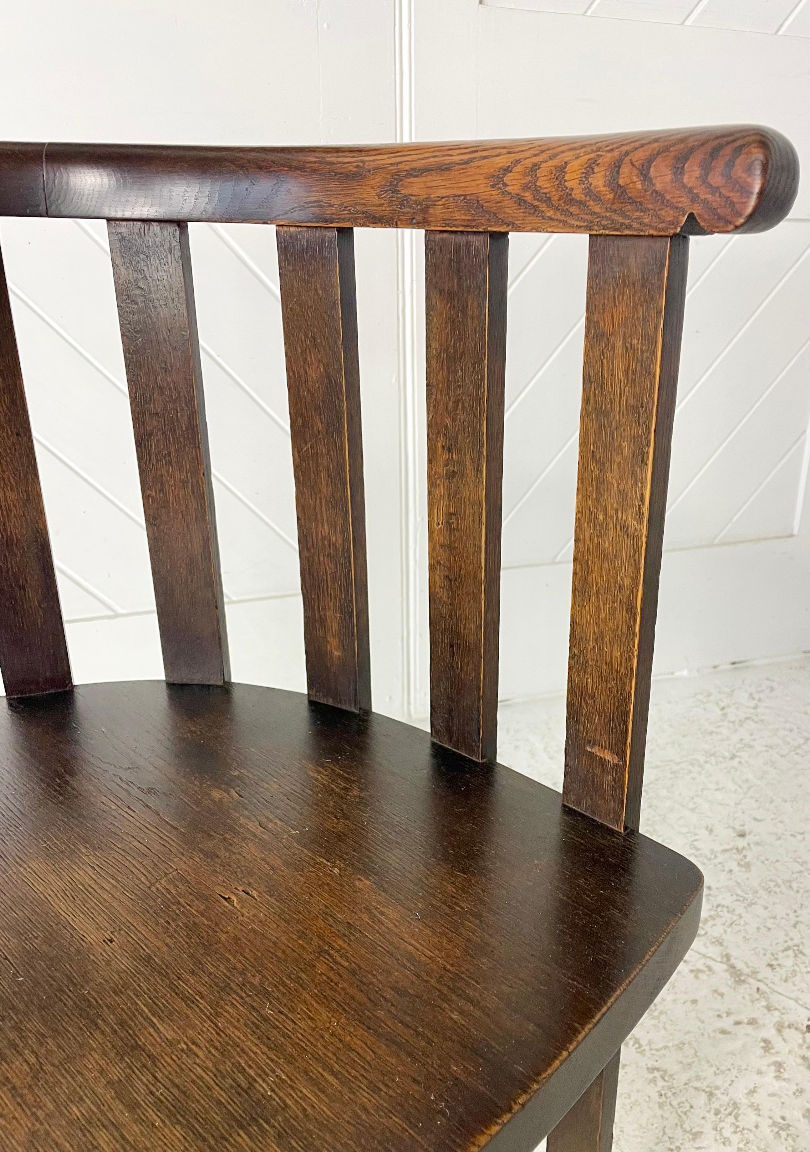 Liberty & Co Chaise à dossier en forme de tonneau en Oak Bon état - En vente à Petworth, GB