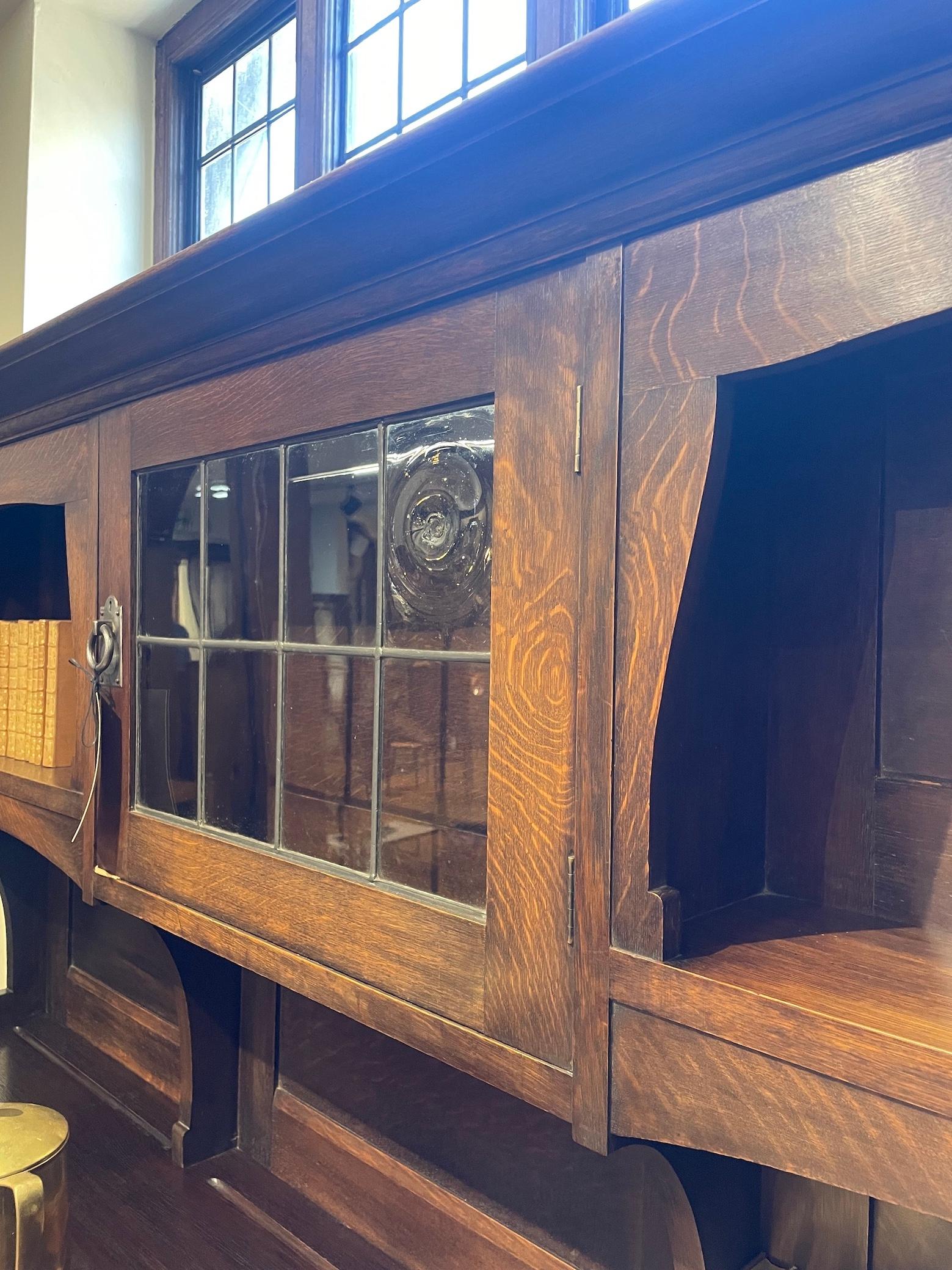 Fine XIX secolo Comò Liberty & Co. in Oak in vendita
