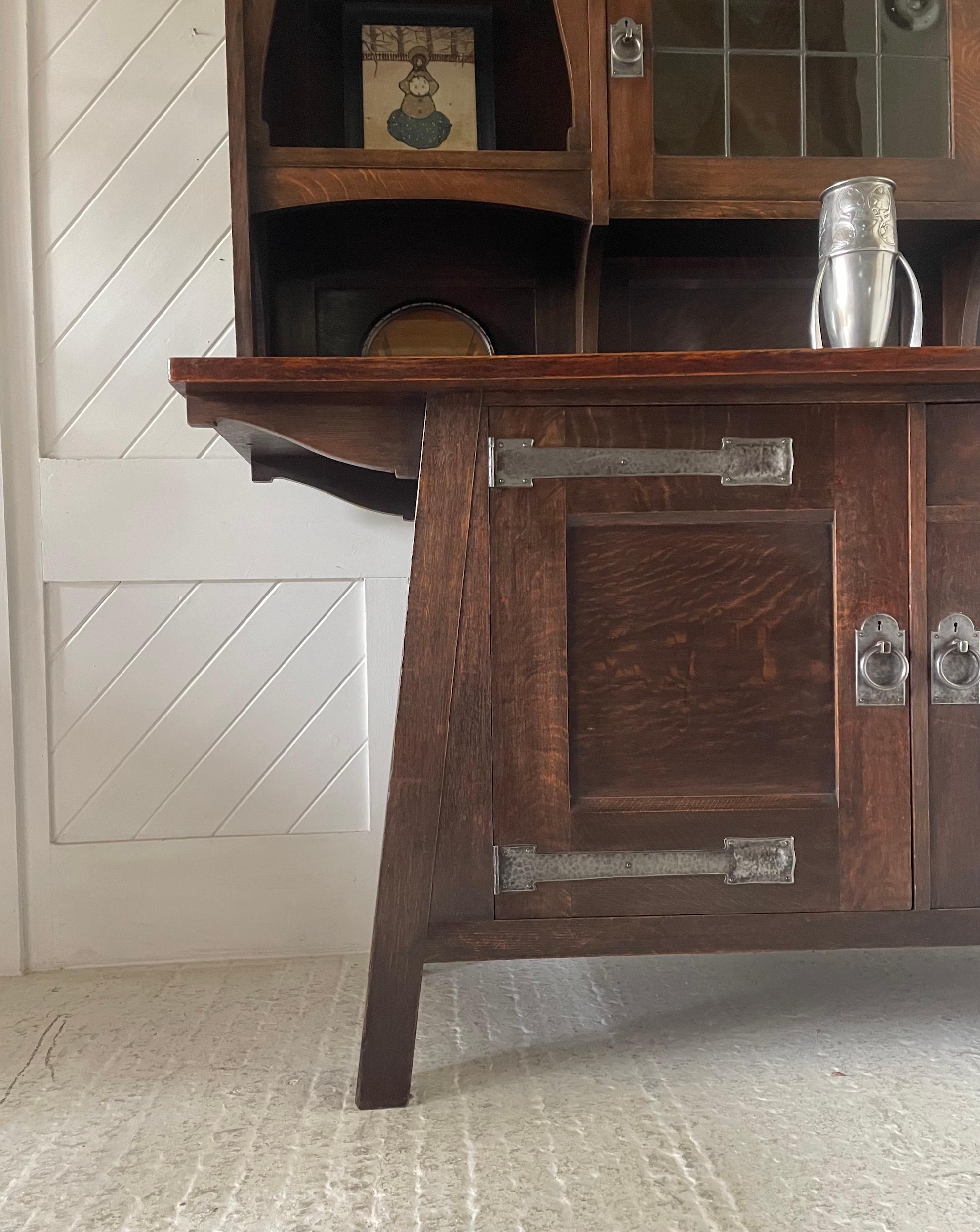 Arts and Crafts Comò Liberty & Co. in Oak in vendita