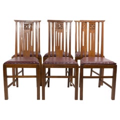Liberty & Co Seis sillas de comedor Arts & Crafts de roble con talla floral estilizada