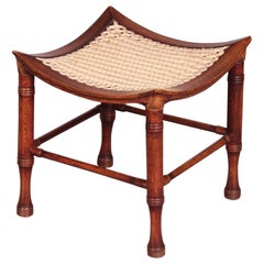 Liberty & Co. Tabouret Thebes en forme de plat en hêtre teinté avec pieds tournés en anneau