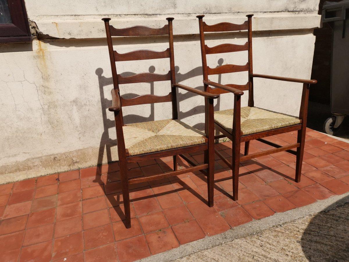 Liberty & Co. Estilo de CFA Voysey. Pareja de sillones con respaldo de escalera y asiento de roble Rush Artes y manualidades en venta