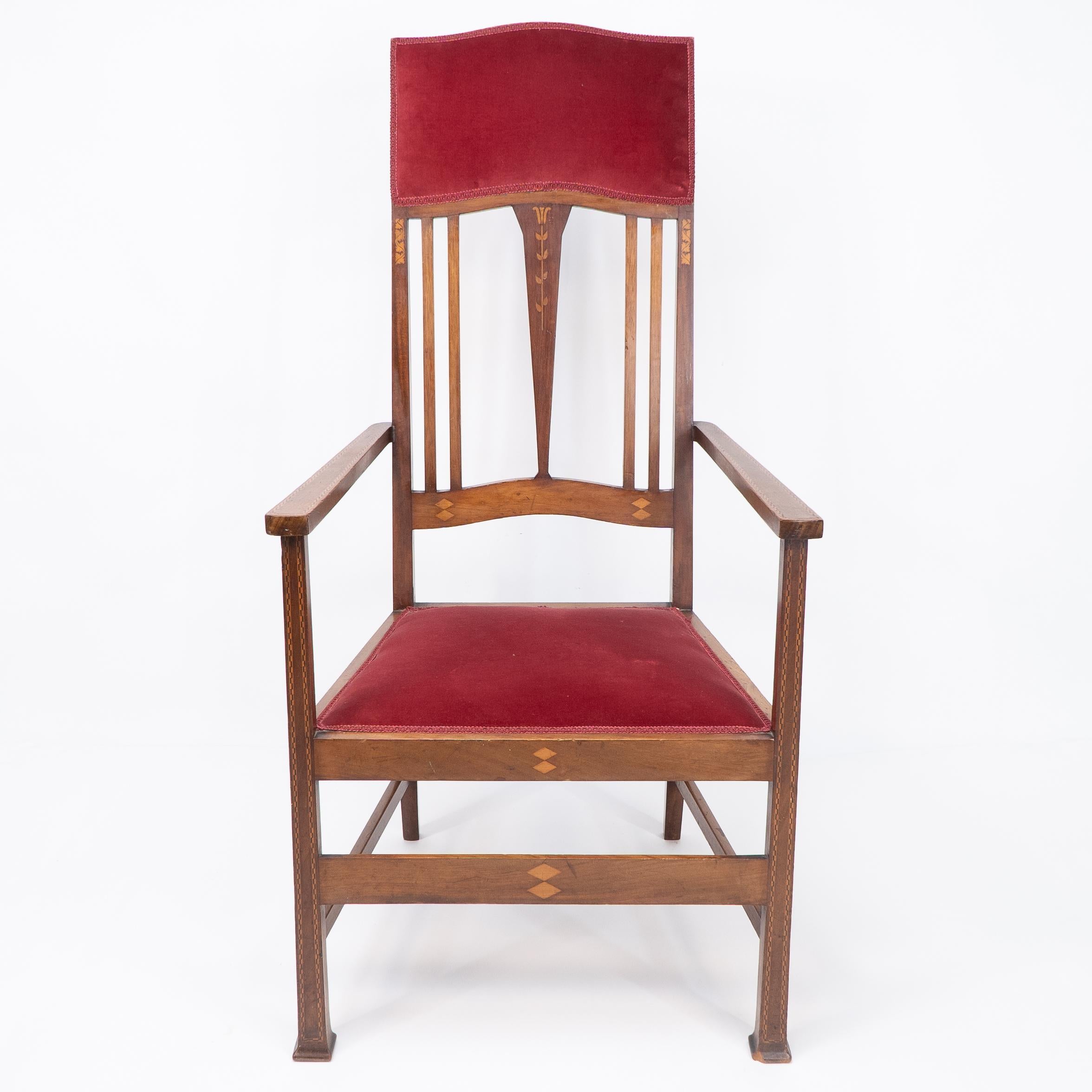 Liberty & Co. Deux fauteuils Arts & Crafts en acajou avec incrustations florales stylisées en vente 5