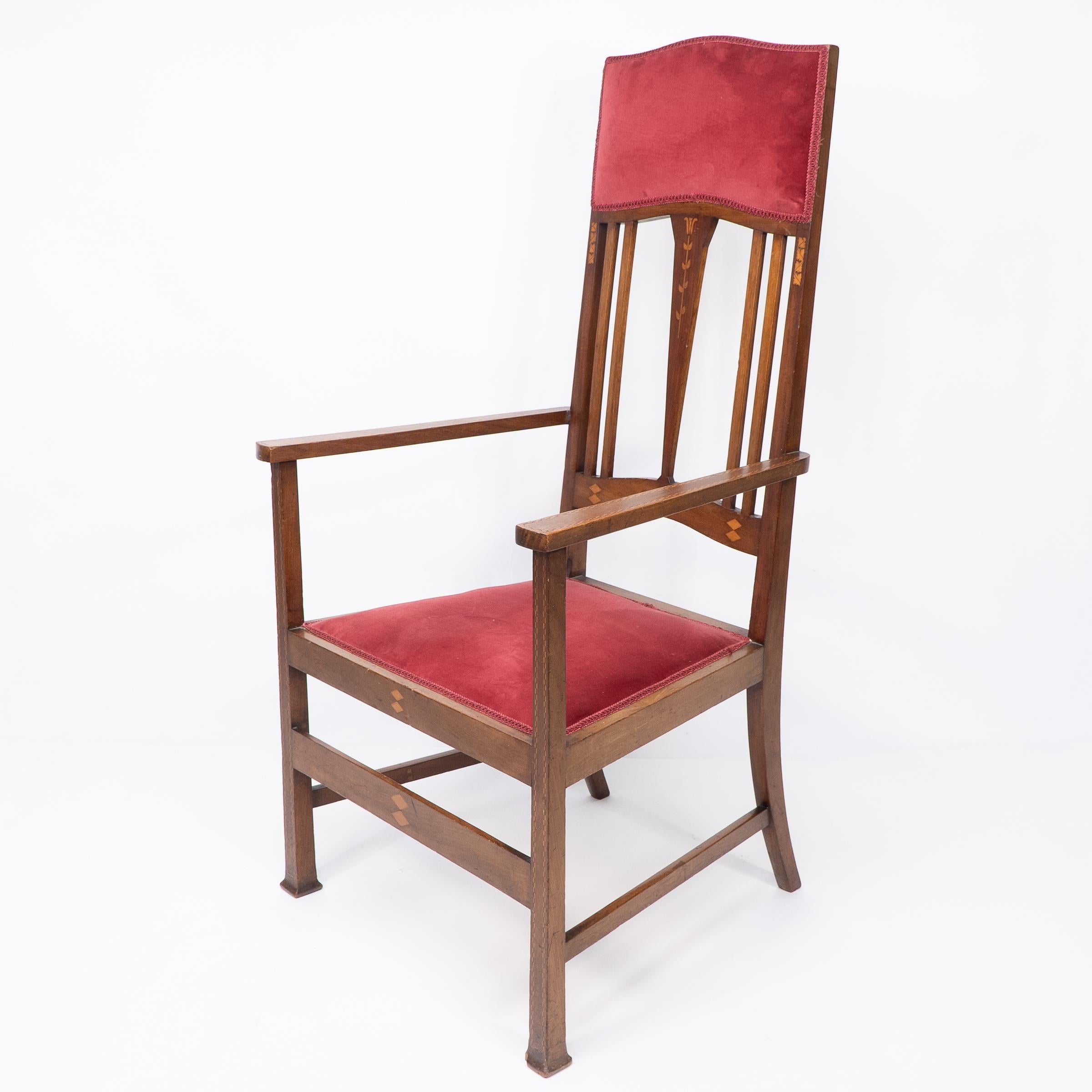 Liberty & Co. Deux fauteuils Arts & Crafts en acajou avec incrustations florales stylisées en vente 6