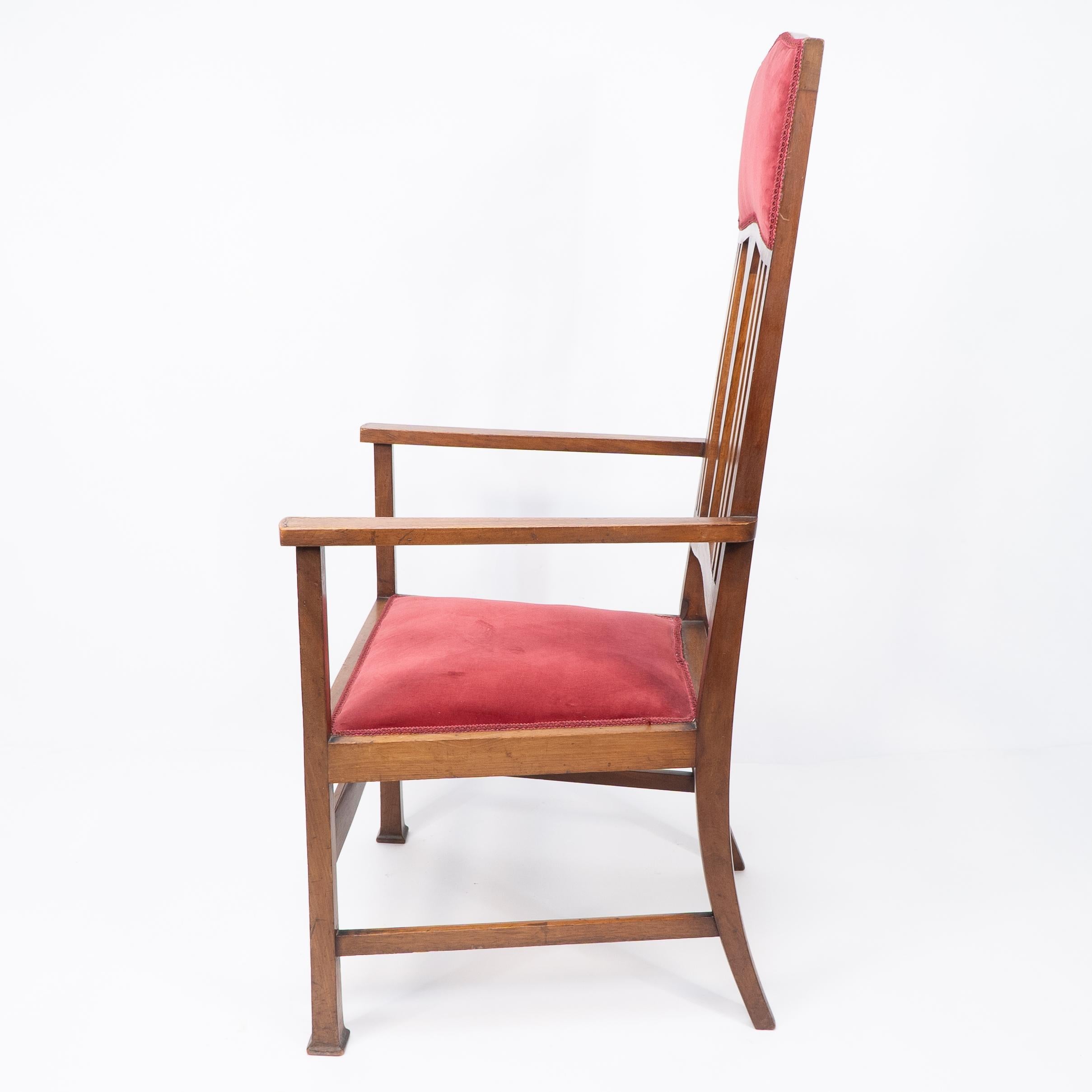 Liberty & Co. Deux fauteuils Arts & Crafts en acajou avec incrustations florales stylisées en vente 7